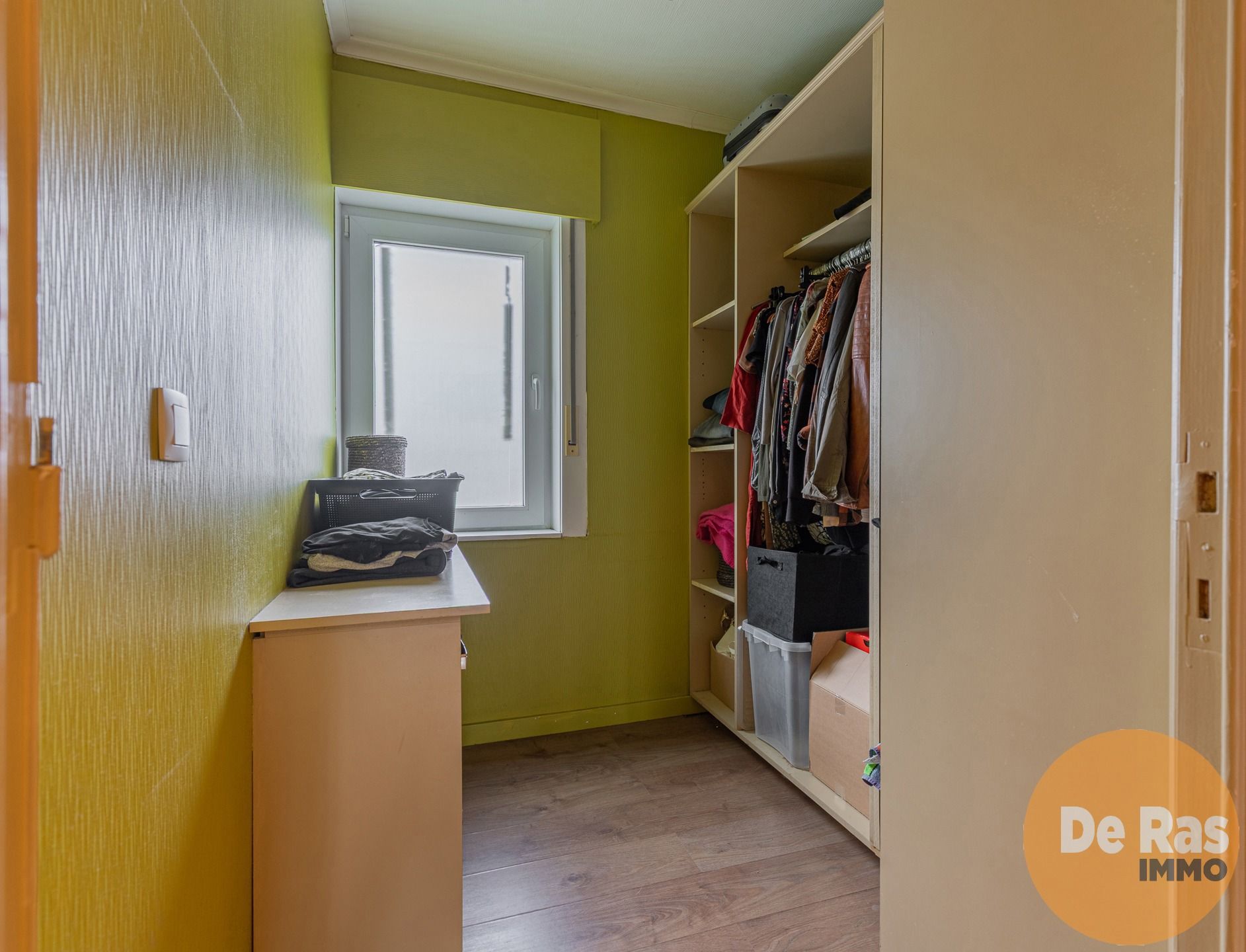 HILLEGEM - Stevige halfopen bebouwing op een rustige locatie foto 12