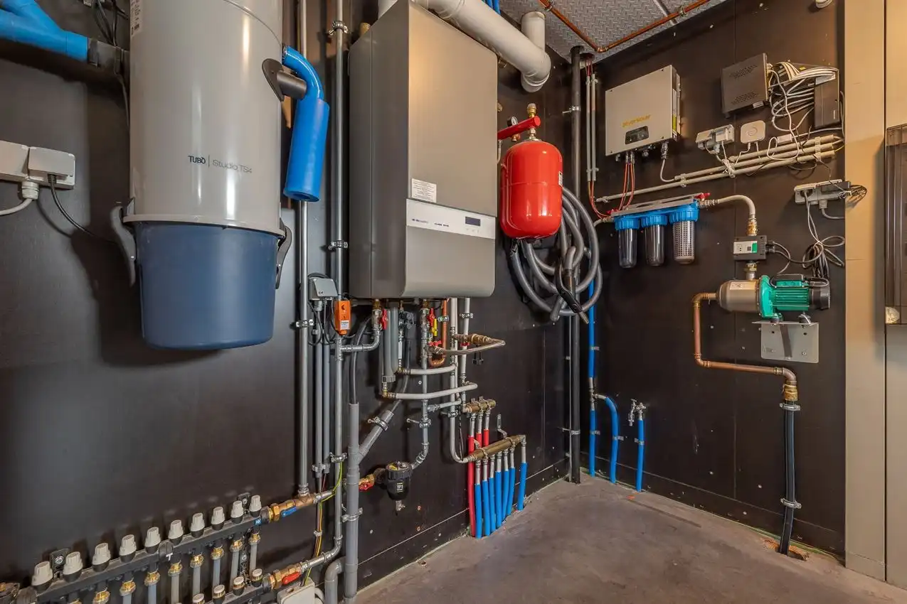 E28 | 2016/ Zonnepanelen | 3 slaapkamers | Grote tuin | Aparte garage | Nabij E314 en groen foto 40