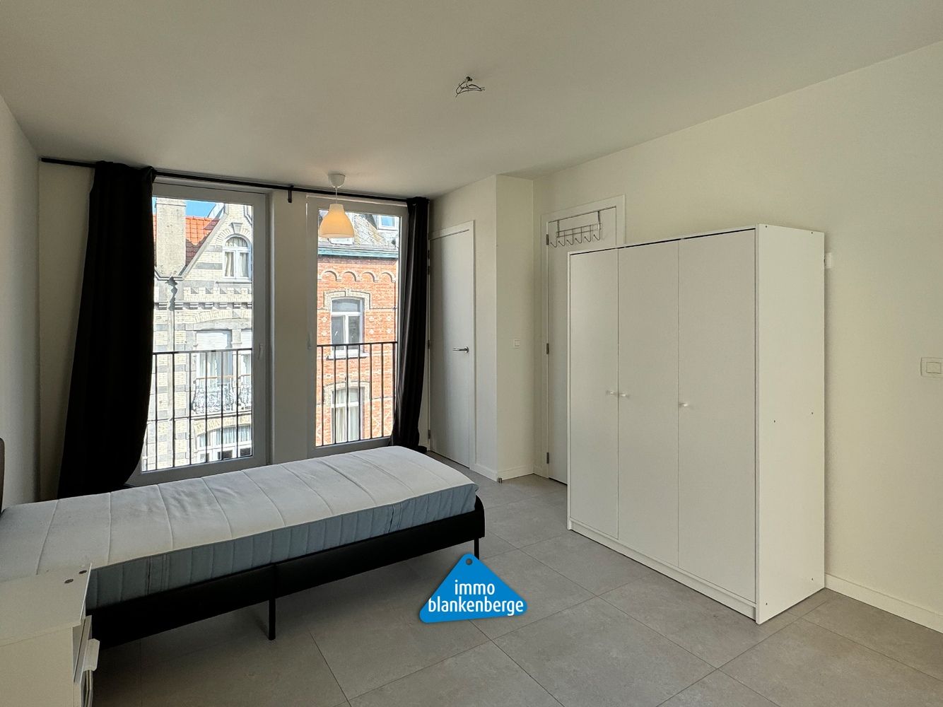 Zeer ruim triplex appartement met huislift, vlak bij de Zeedijk van Blankenberge foto 12