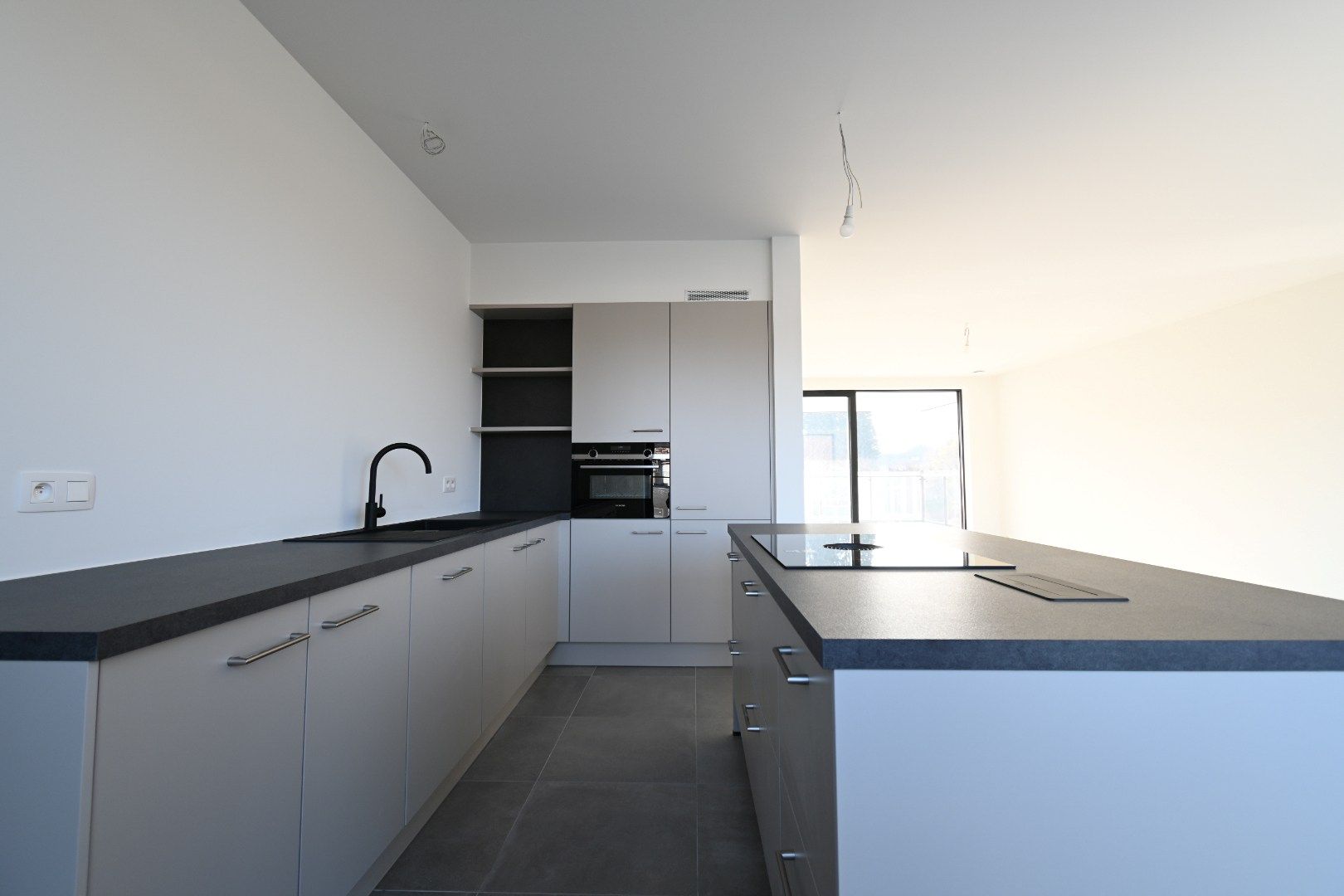 Knap nieuwbouwappartement op de eerste verdieping in centrum Hoeselt foto 2