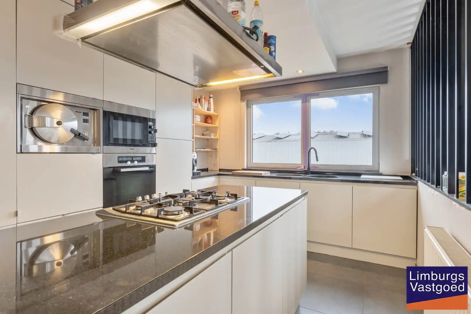 Industrieel gebouw,1.696m², met kantoren 120m² + appartement 120m², Genk-Zuid foto 25