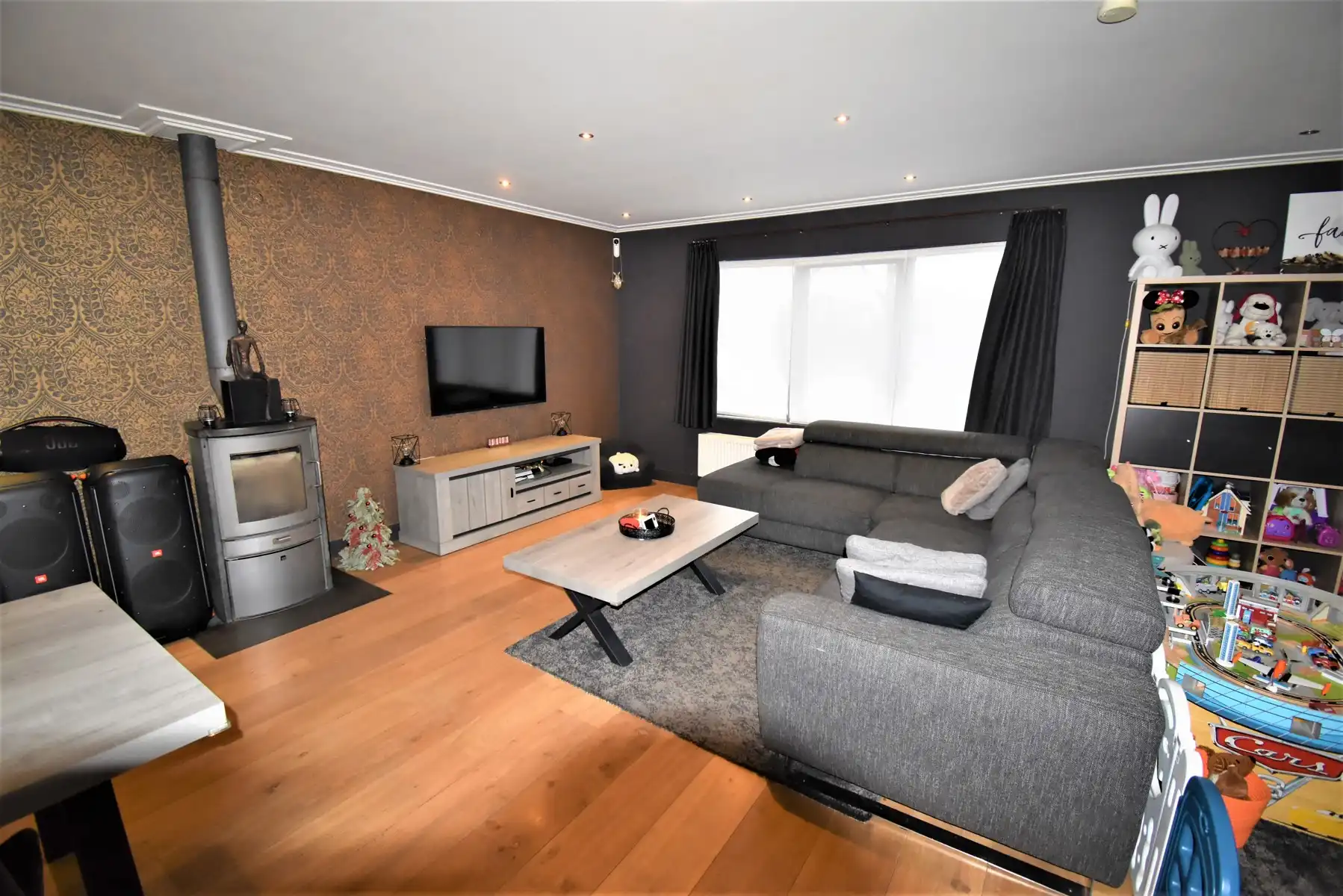 Grote, energiezuinige woning langs kanaal  foto 2