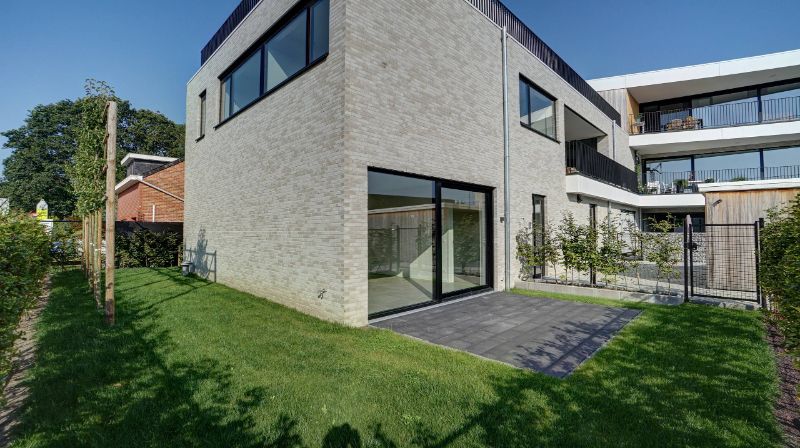 Instapklare duplex-woonst met aparte inkomhal en met privé tuintje met 2 terrassen foto 2