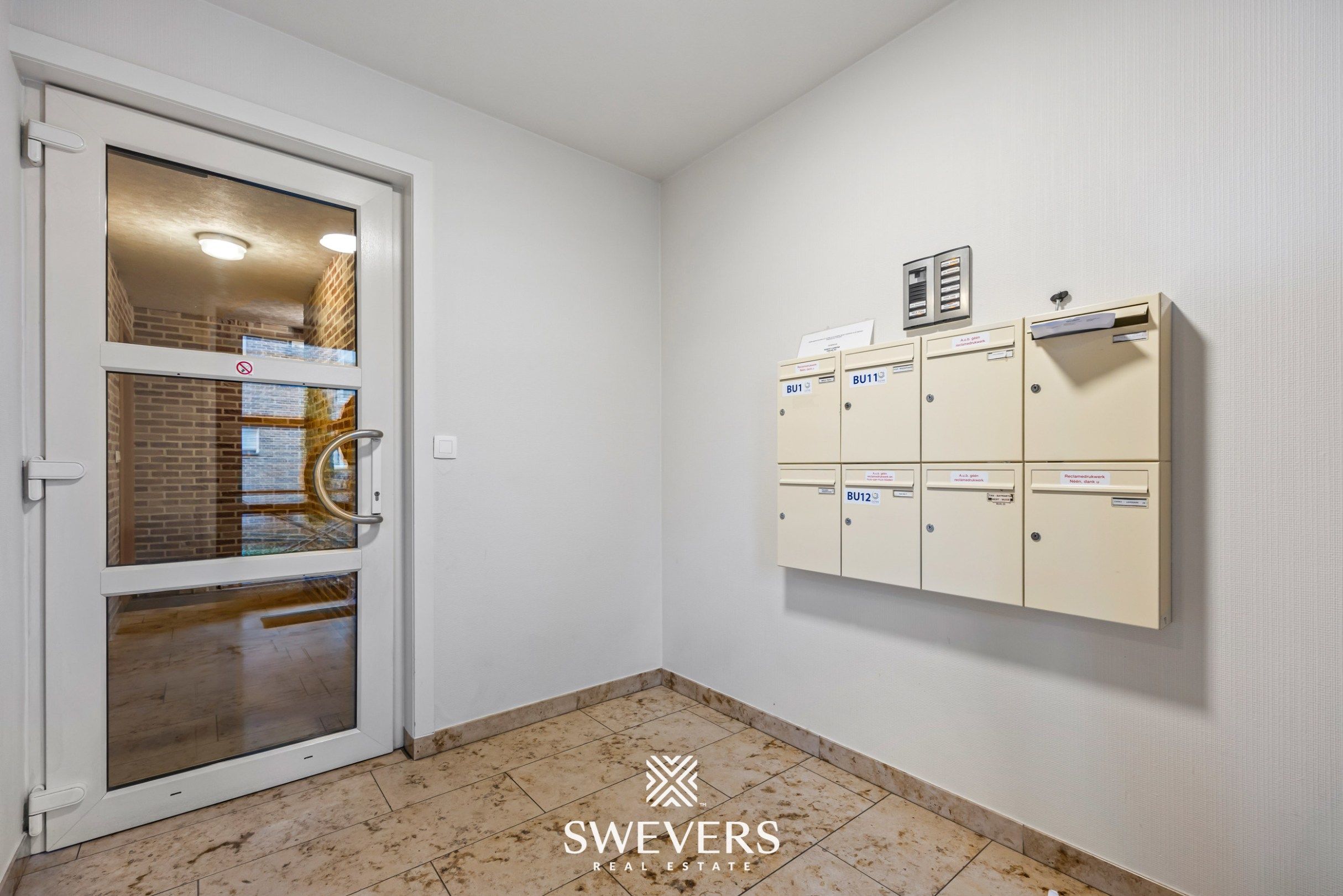 Hoogwaardig duplexappartement met zonnig terras op de bruisende Vennestraat in Genk  foto 23