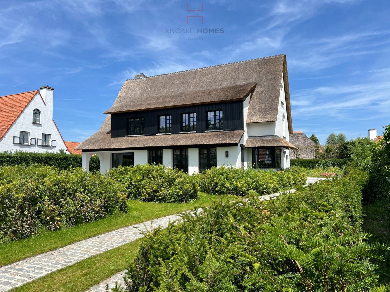 Grote gerenoveerde villa in residentiële villa-wijk nabij het Koningsbos aan de rand van het Zoute. foto 23