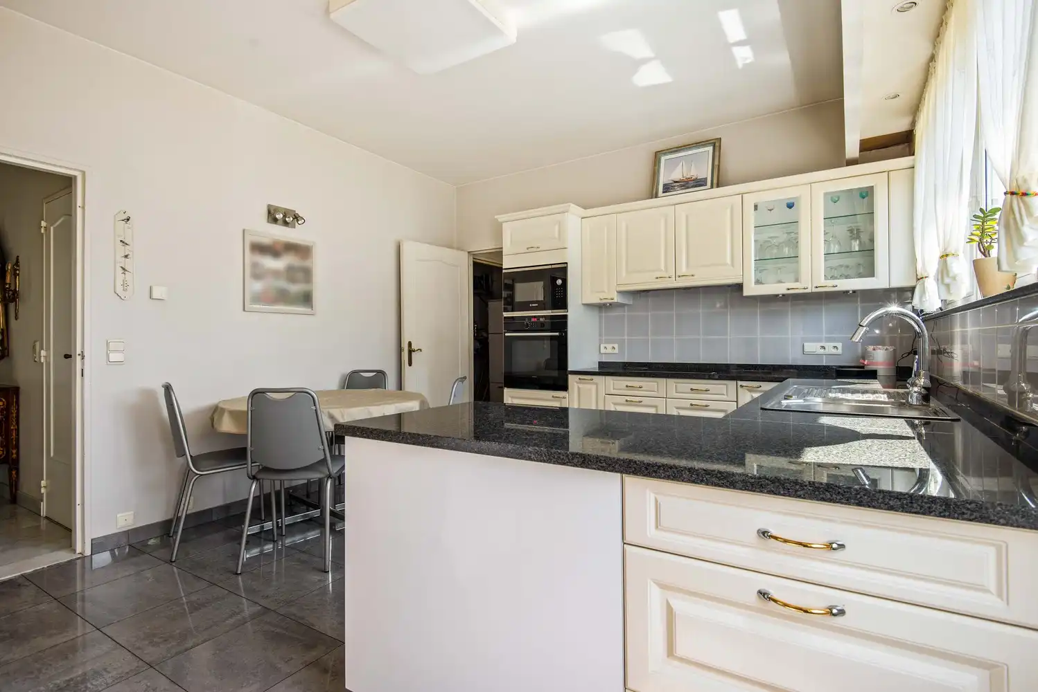 Charmante villa met 4 slaapkamers op toplocatie in Wommelgem! foto 18