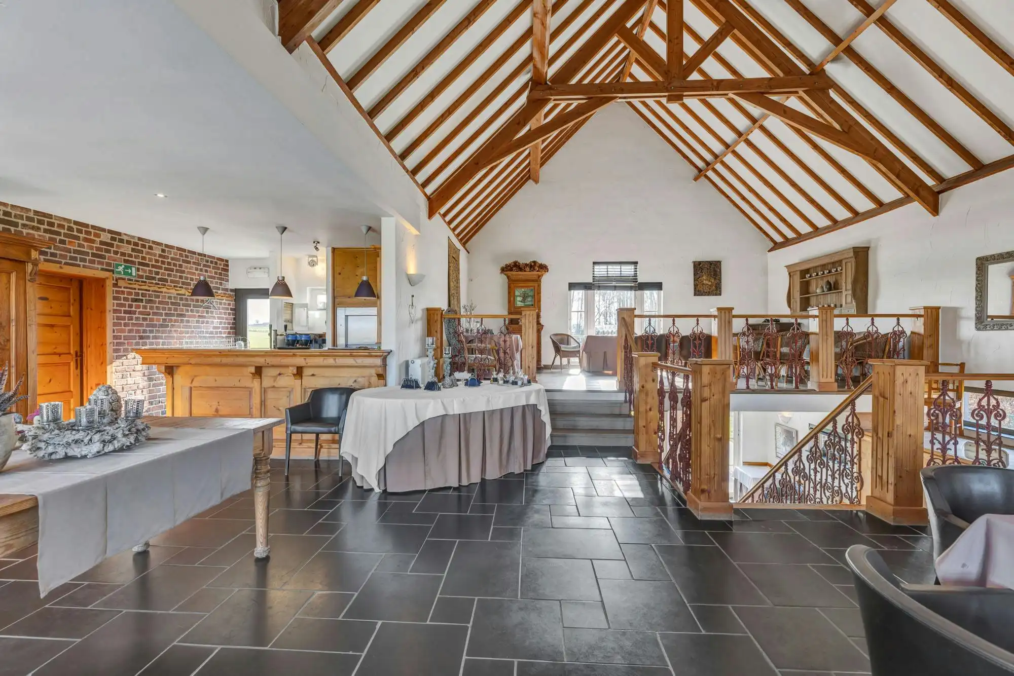 Exclusief en veelzijdig handelspand met woning te Gooik foto 10