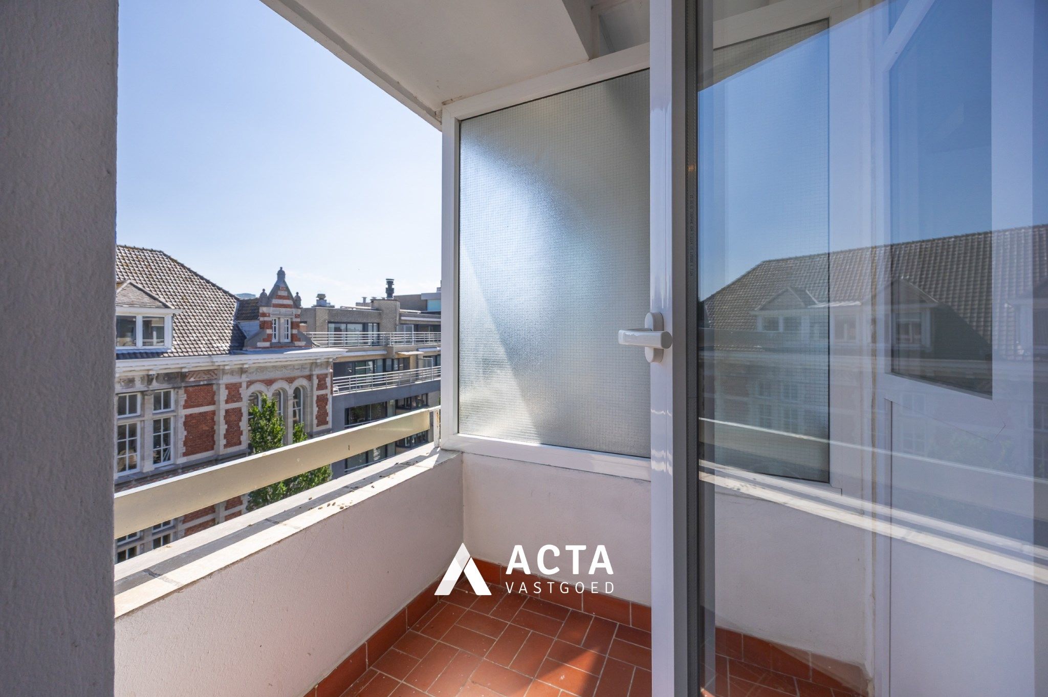 Gerenoveerd appartement op de zesde verdieping aan het Leopold I Plein foto 22