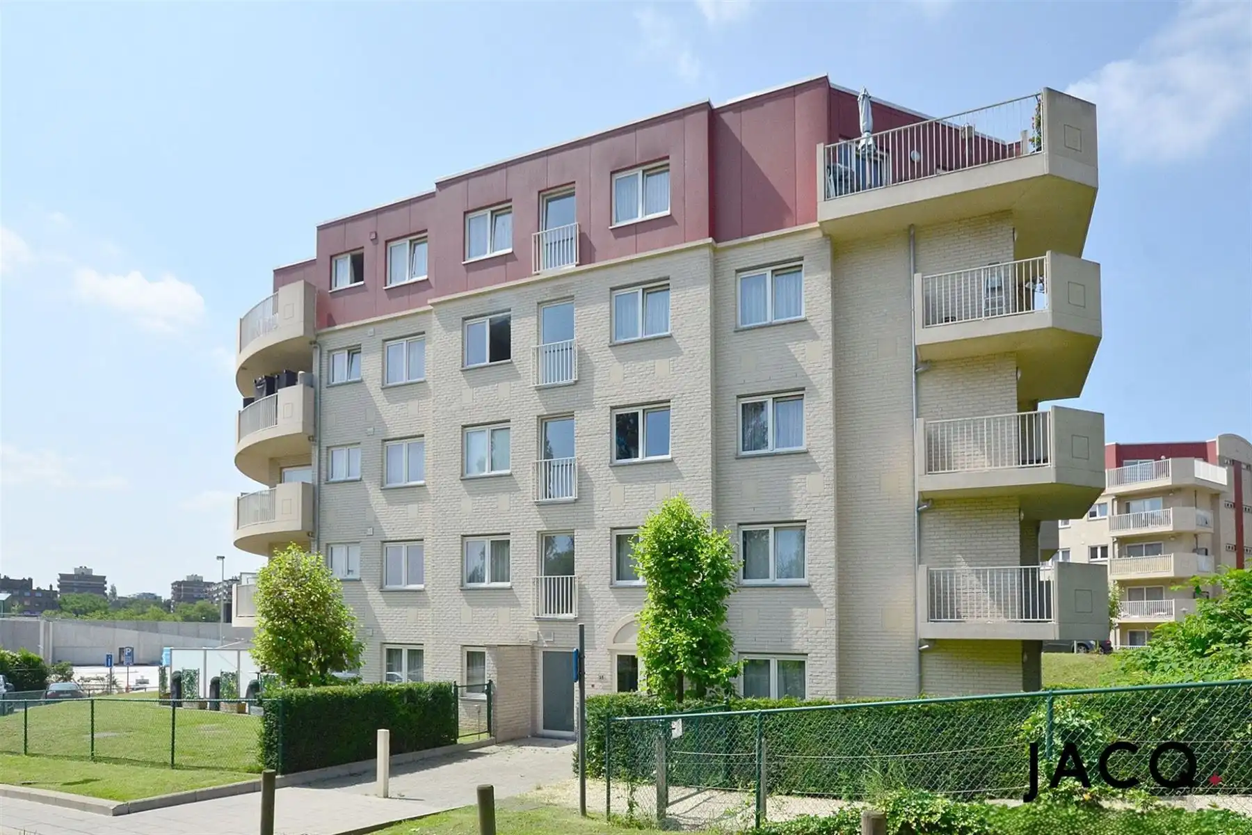 Modern dakappartement met 2 slaapkamers te Anderlecht foto {{pictureIndex}}