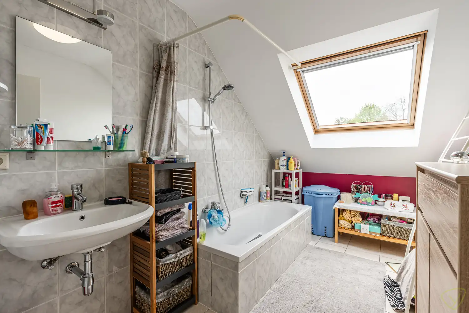 Goed onderhouden woning op een rustige ligging te Wondelgem. foto 18
