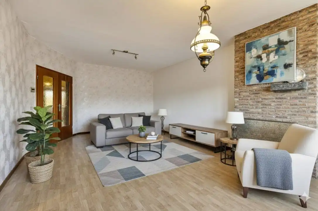 Te renoveren appartement met 2 slaapkamers te koop in Wilrijk  foto 2