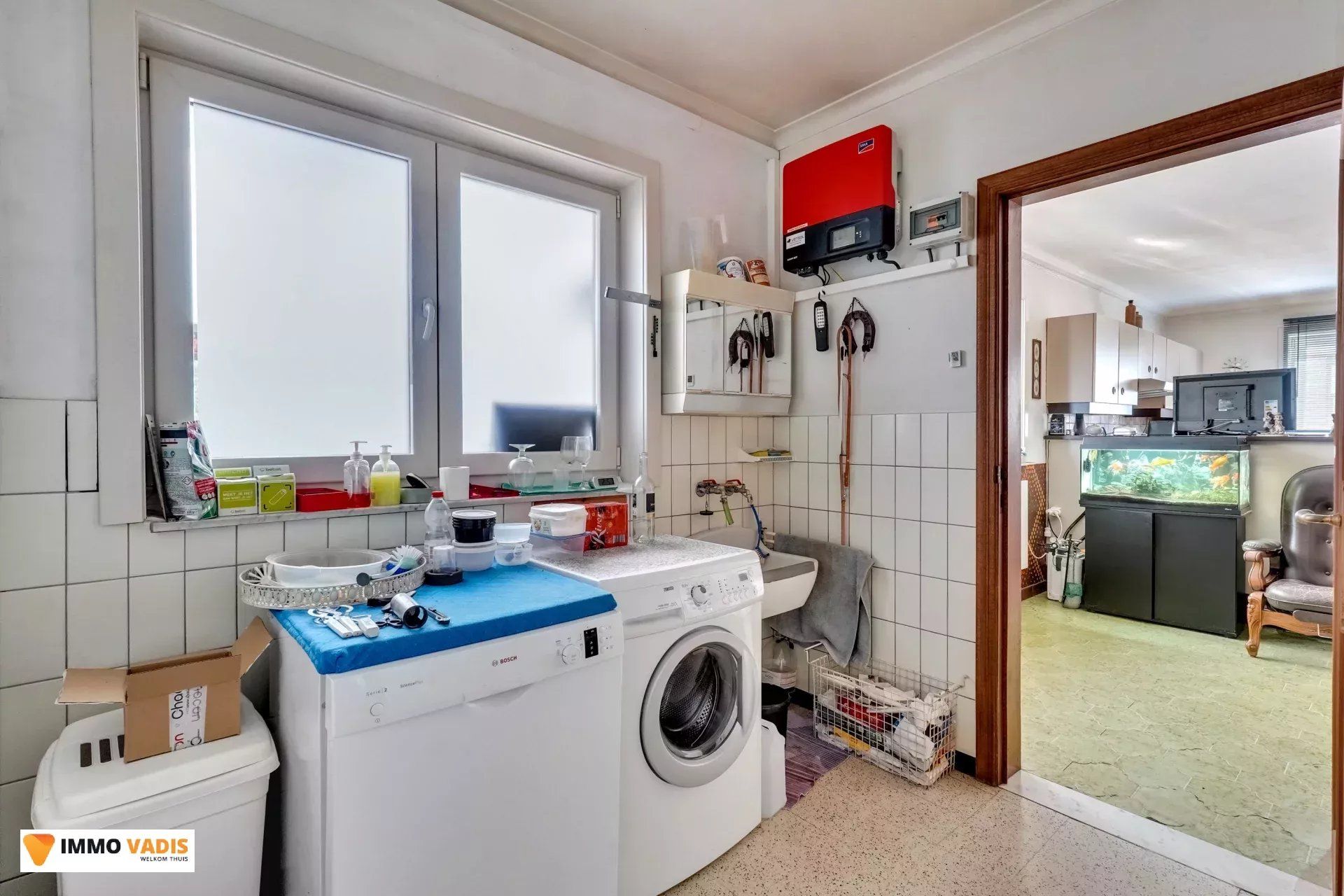 Te koop op lijfrente - Comfortabele villa met drie slaapkamers, twee garages en een magazijn. foto 13