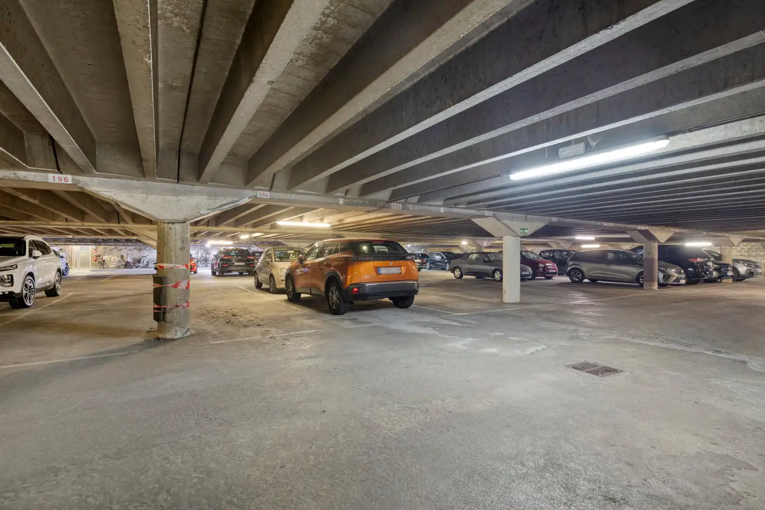Gelijkvloers appartement met 1 slk, terras en parking! foto 22