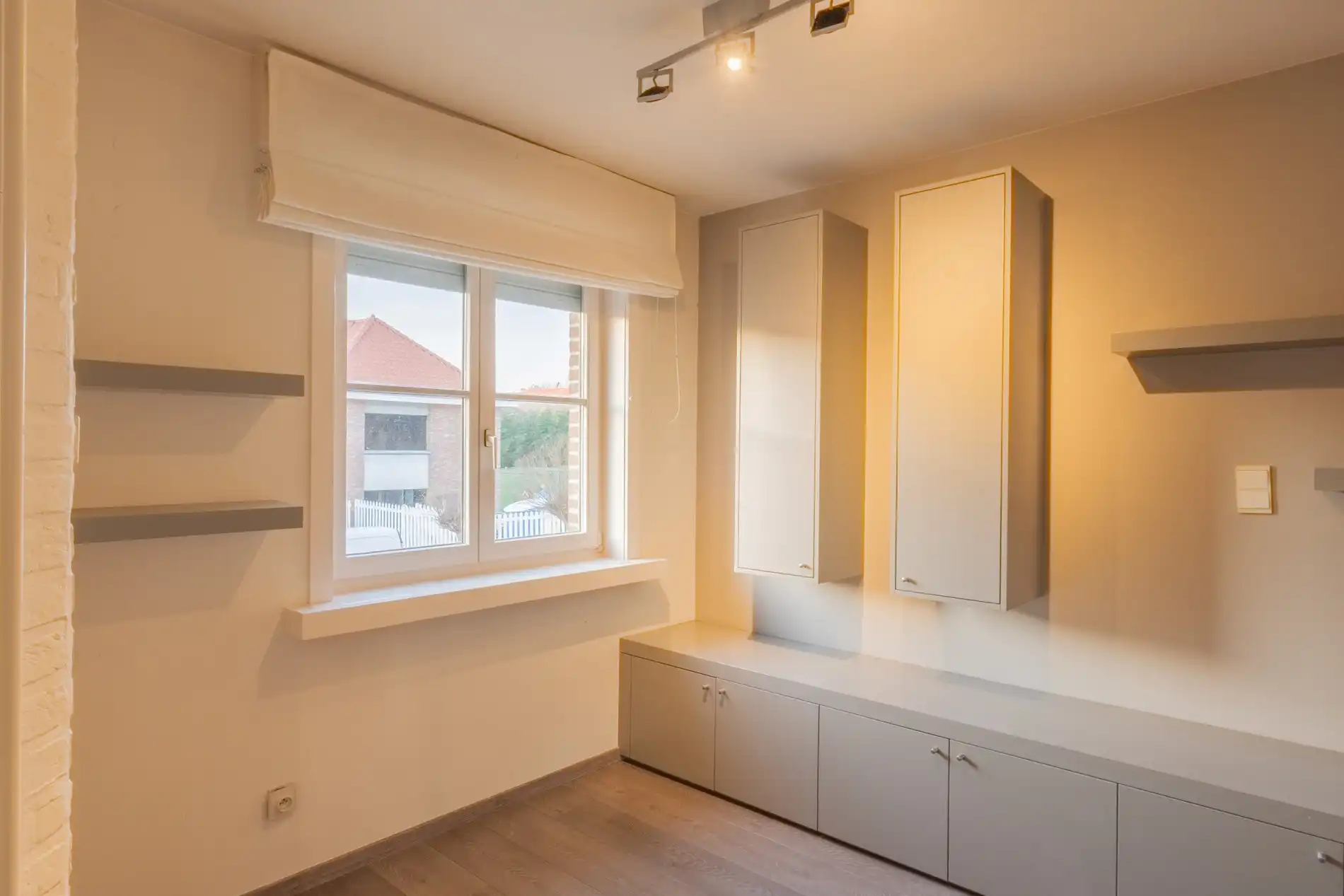 Moderne stadswoning met parking & tuin te Heist foto 18