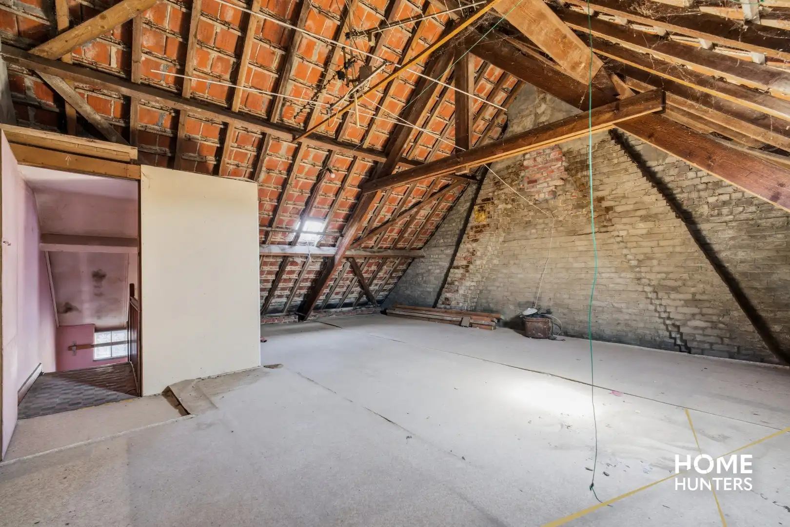 Veelzijdige eigendom met te renoveren woning en twee ruime loodsen in Langemark foto 15
