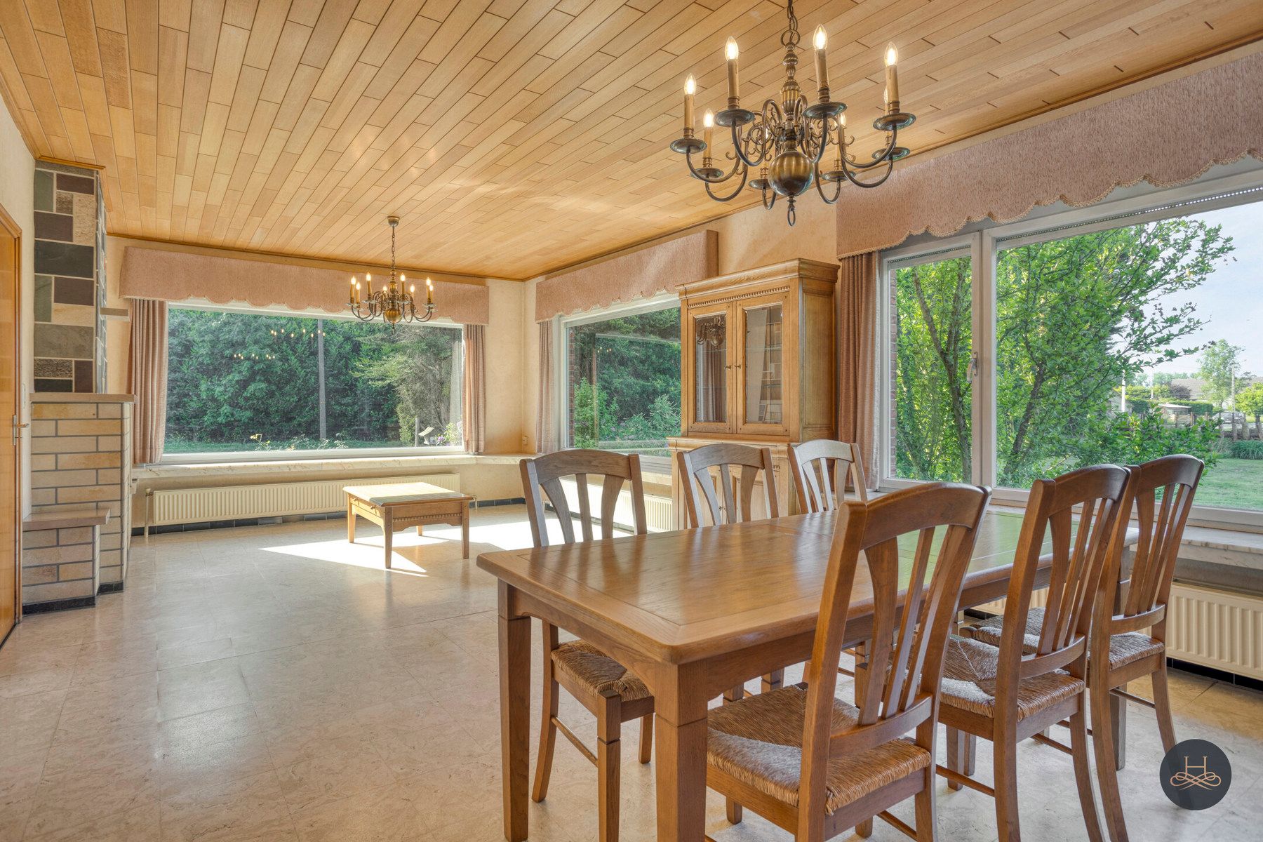 Charmant ruime renovatiewoning gelegen op een enorm perceel foto 10