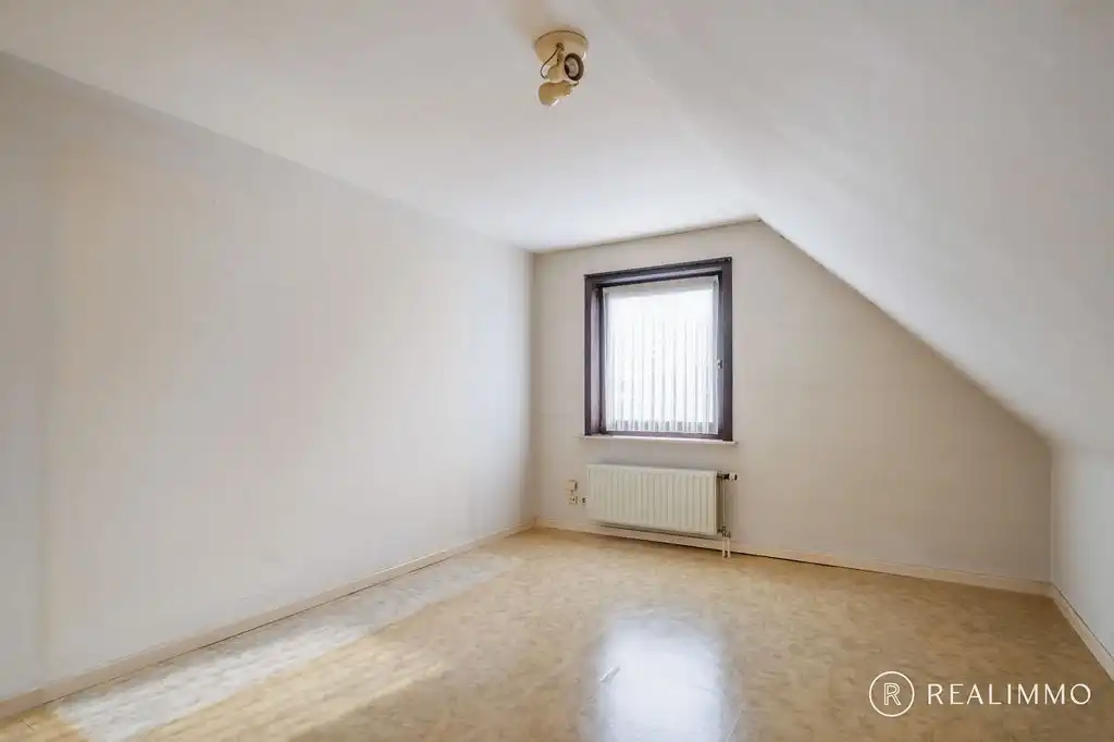 Ruime op te frissen, halfopen bebouwing te Zwevegem foto 10