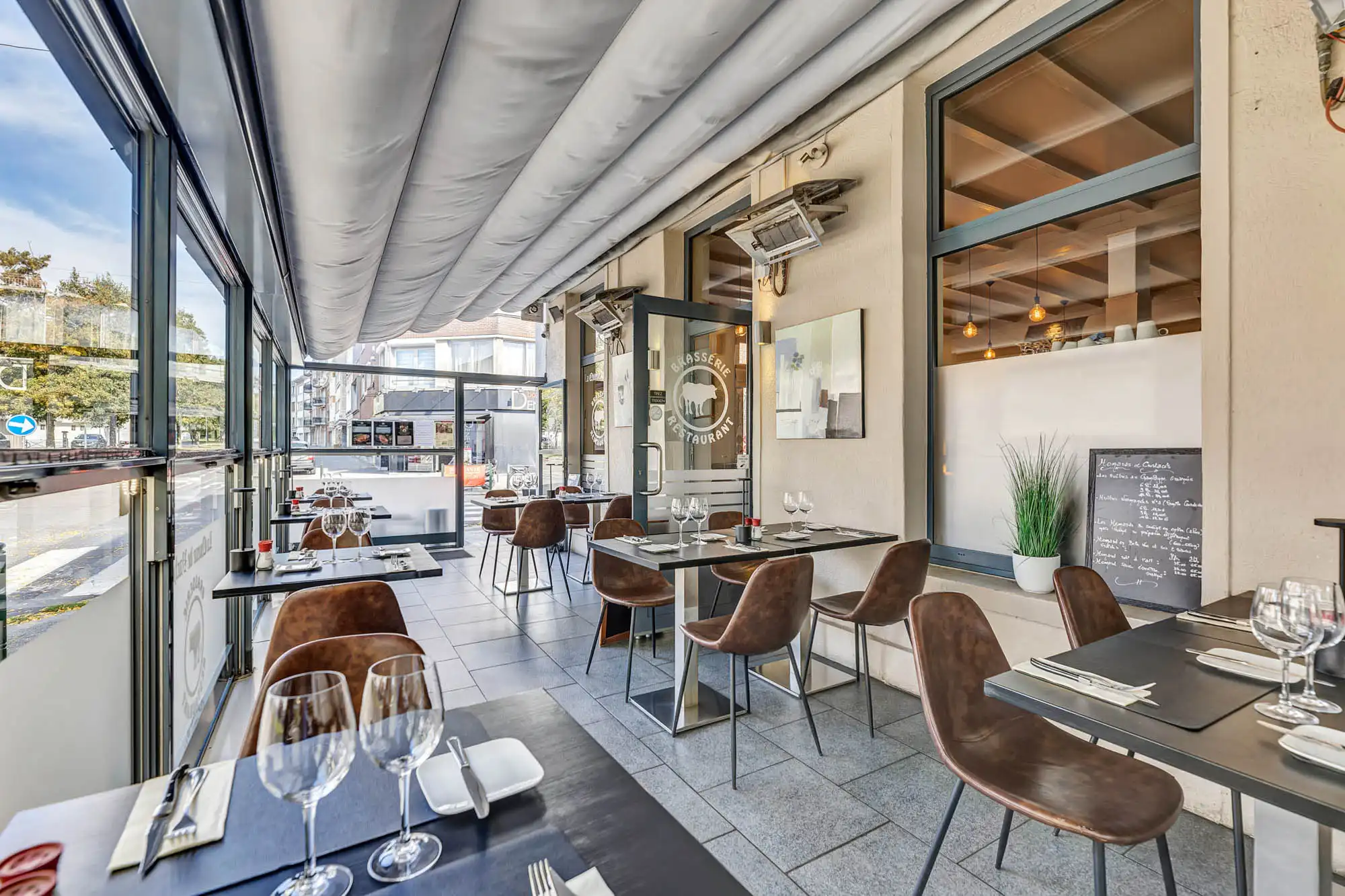 Gewaardeerd restaurant/handelspand met appartementen foto 9