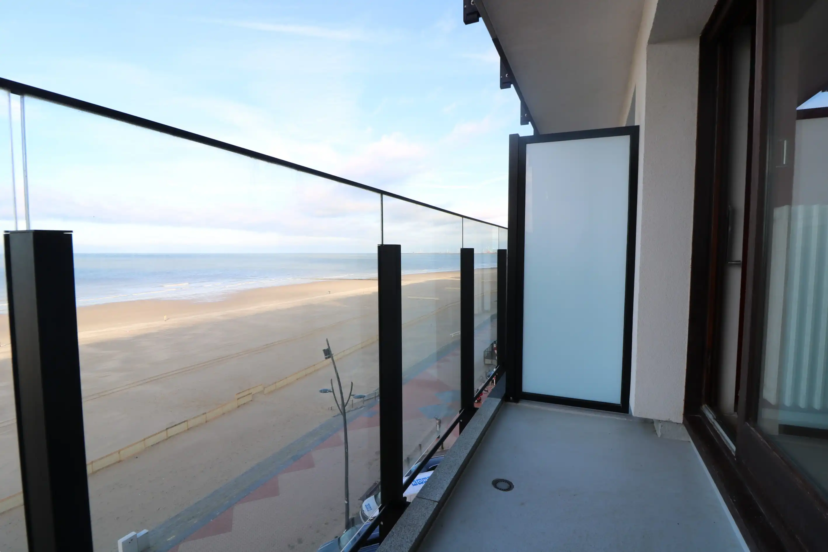 Studio op de 5de verdieping van de residentie Noordzee met terras en prachtig zeezicht. foto {{pictureIndex}}