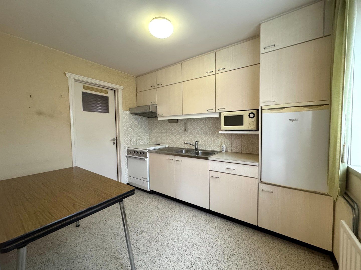 HALFOPEN WONING MET 3 SLPKS, TUIN EN GARAGE foto 6