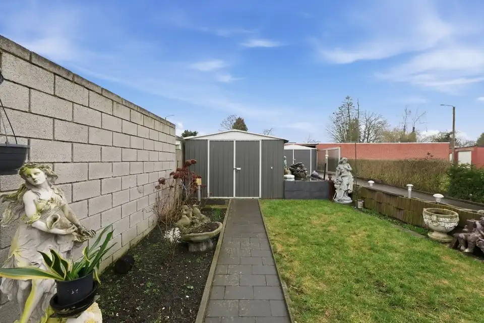 INSTAPKLARE WONING MET TWEE GARAGES IN TONGEREN foto 5