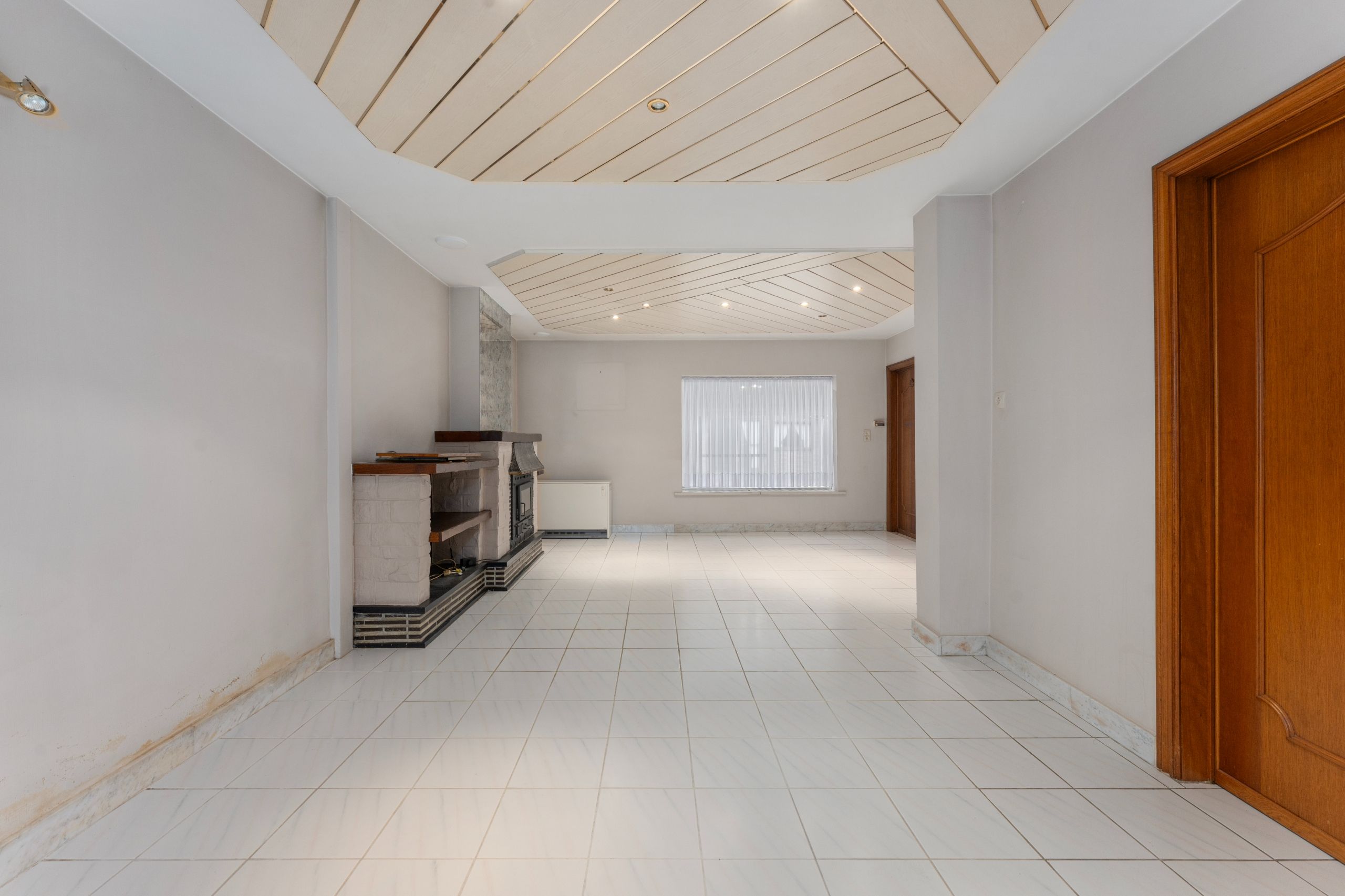 Te renoveren woning aan de rand van Deerlijk met zeer ruime garage op 262m2 foto 3