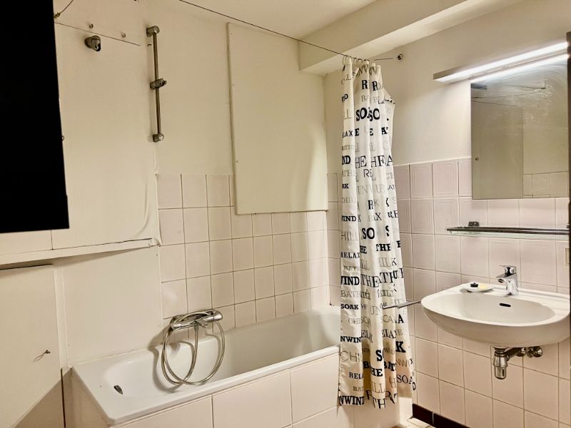 NABIJ UZ GENT, GELIJKVLOERSAPPARTEMENT MET 2 SLAAPKAMERS EN GARAGE. foto 8