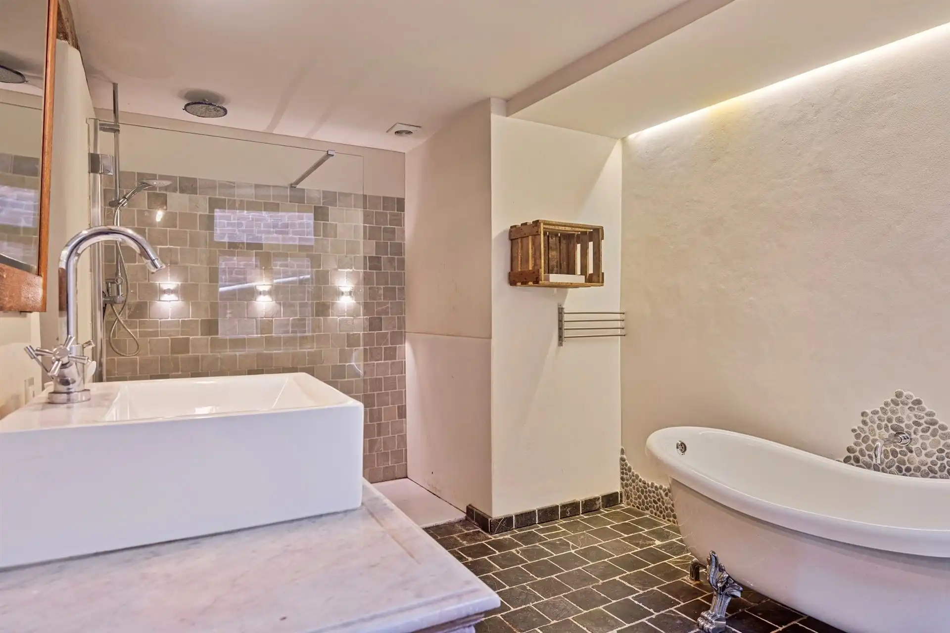 CENTRUM DWORP : karaktervol handelspand met woonst  foto 16