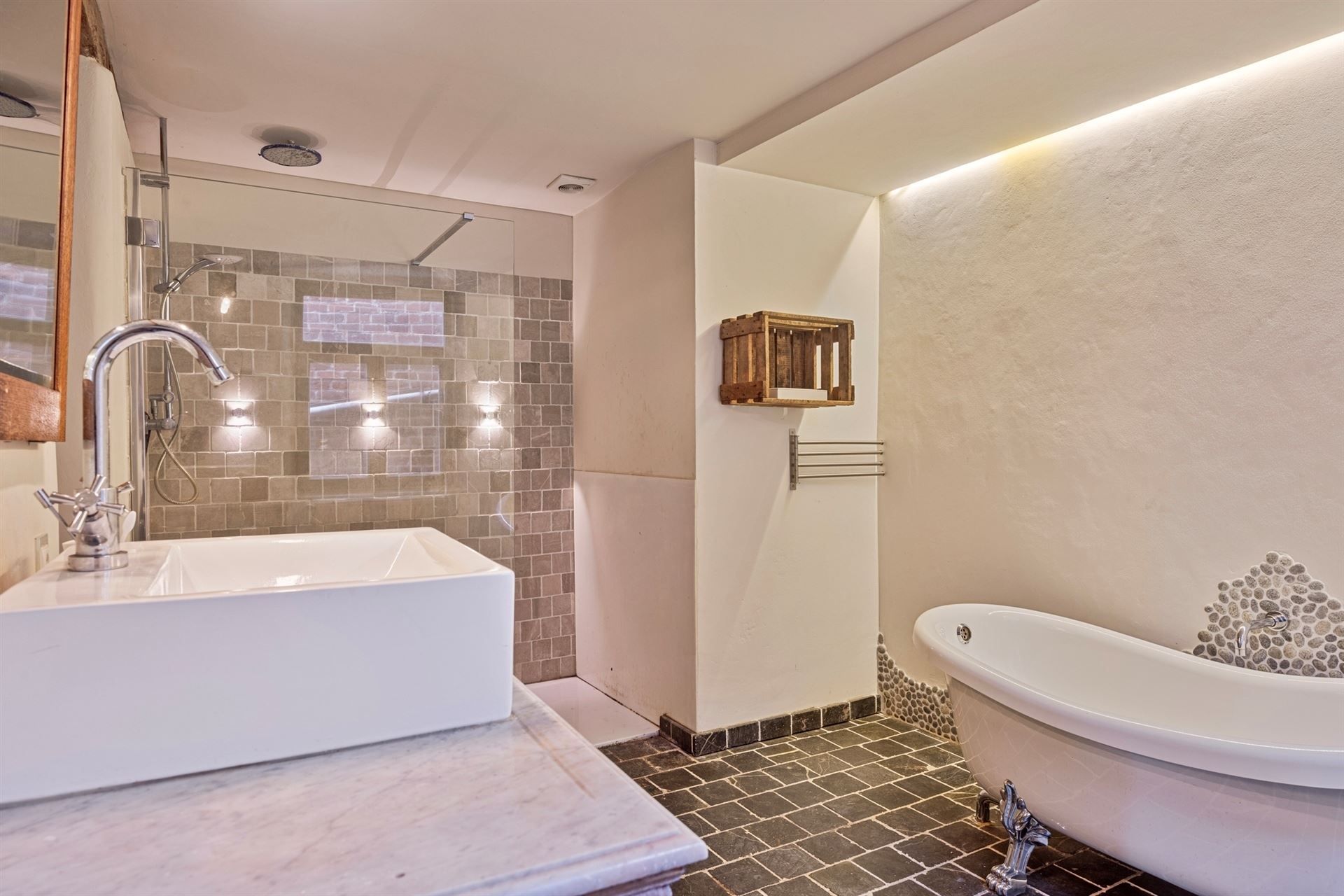 CENTRUM DWORP : karaktervol handelspand met woonst  foto 16