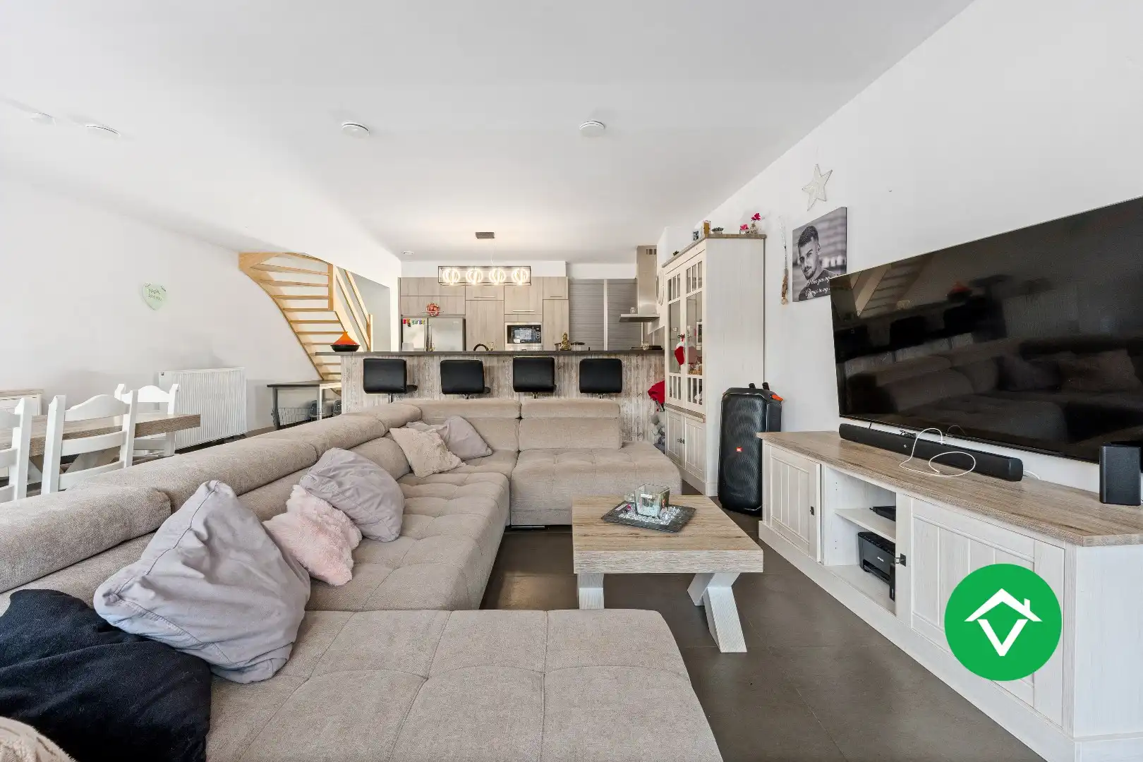 Instapklare nieuwbouwwoning met 5 slaapkamers en zonneterrassen op topligging in Eernegem foto 7