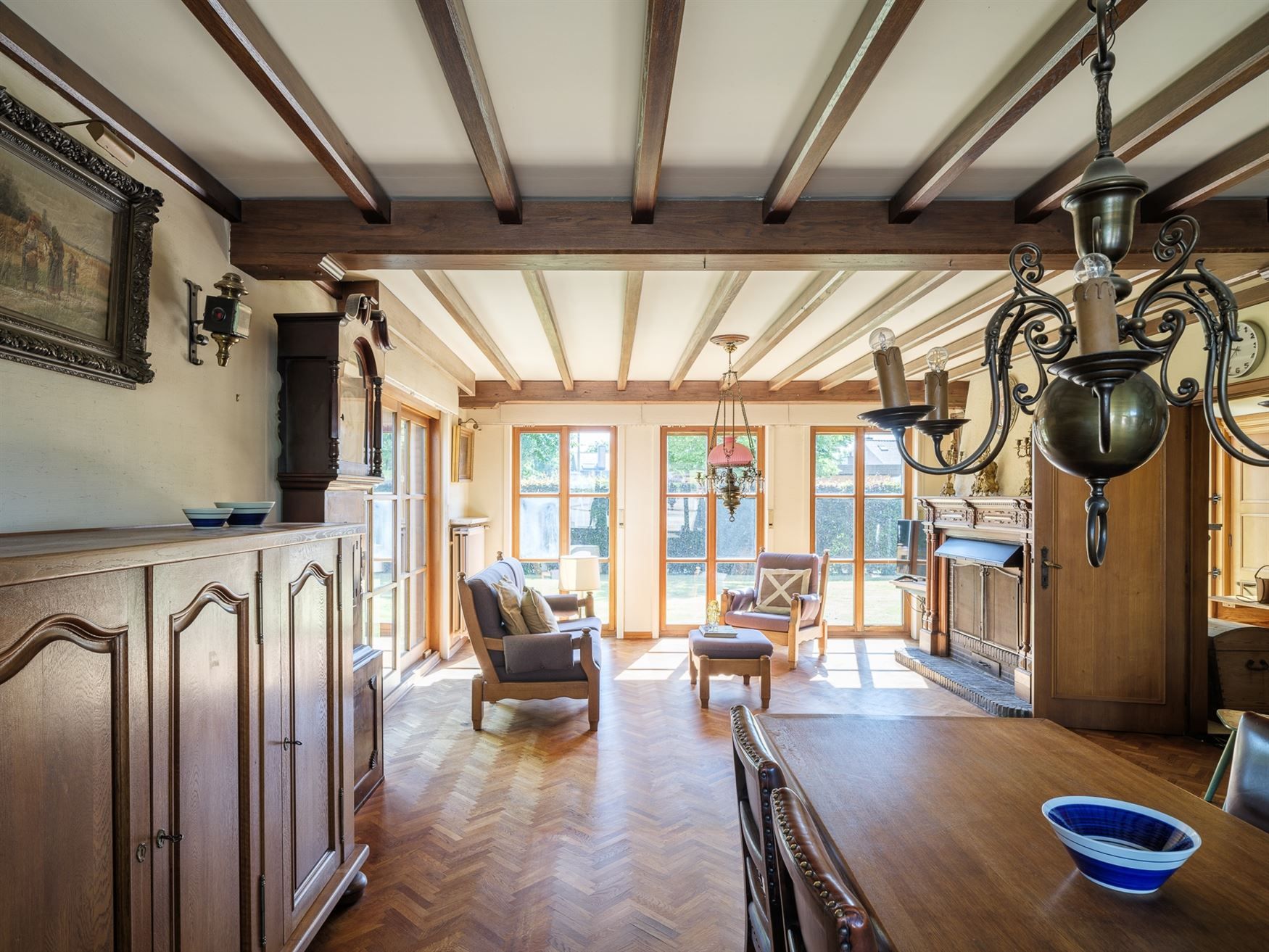 Op te frissen villa met karakter en potentieel foto 12