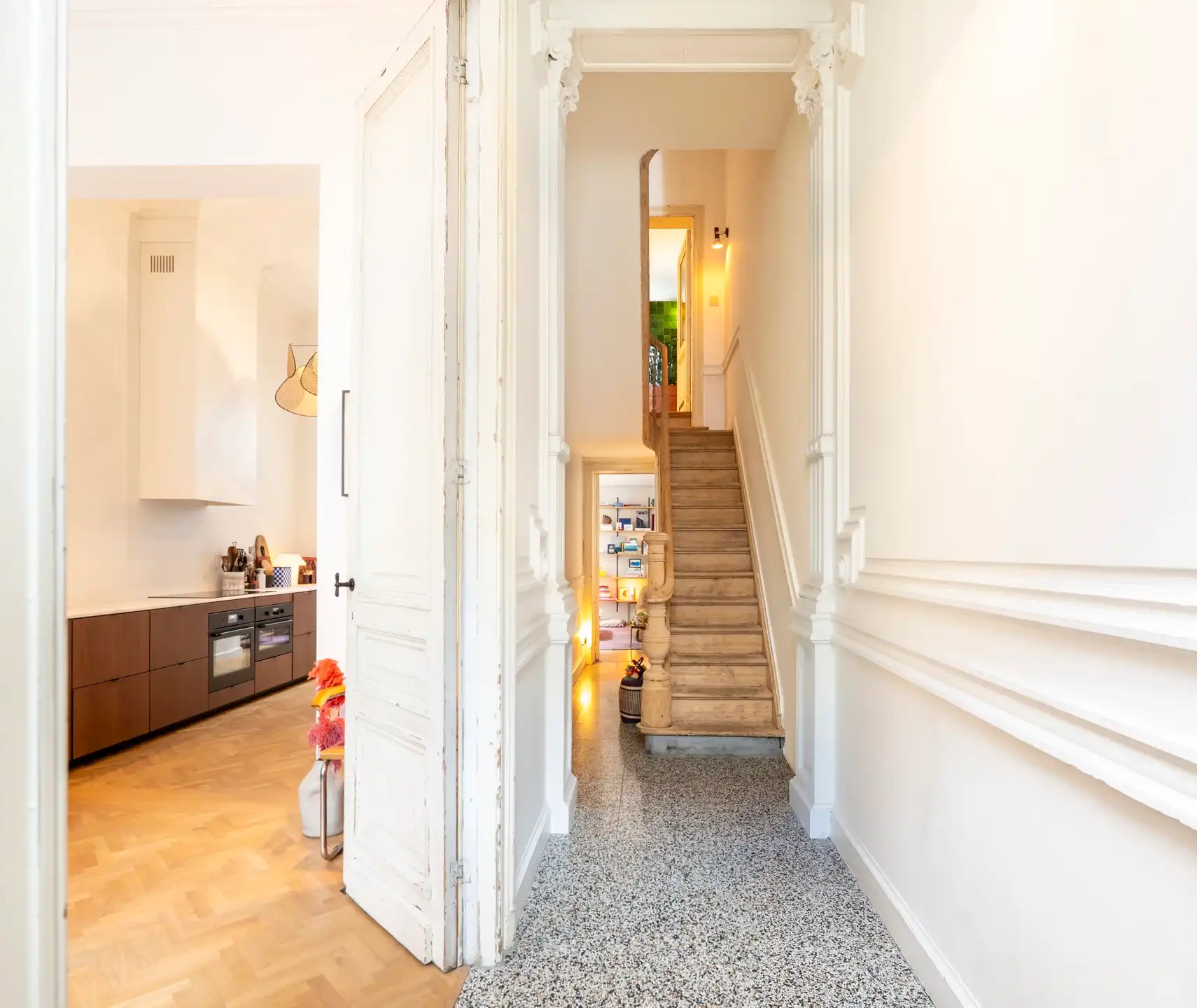 ZURENBORG - Gerenoveerde woning met stadstuin én dakterras foto 2