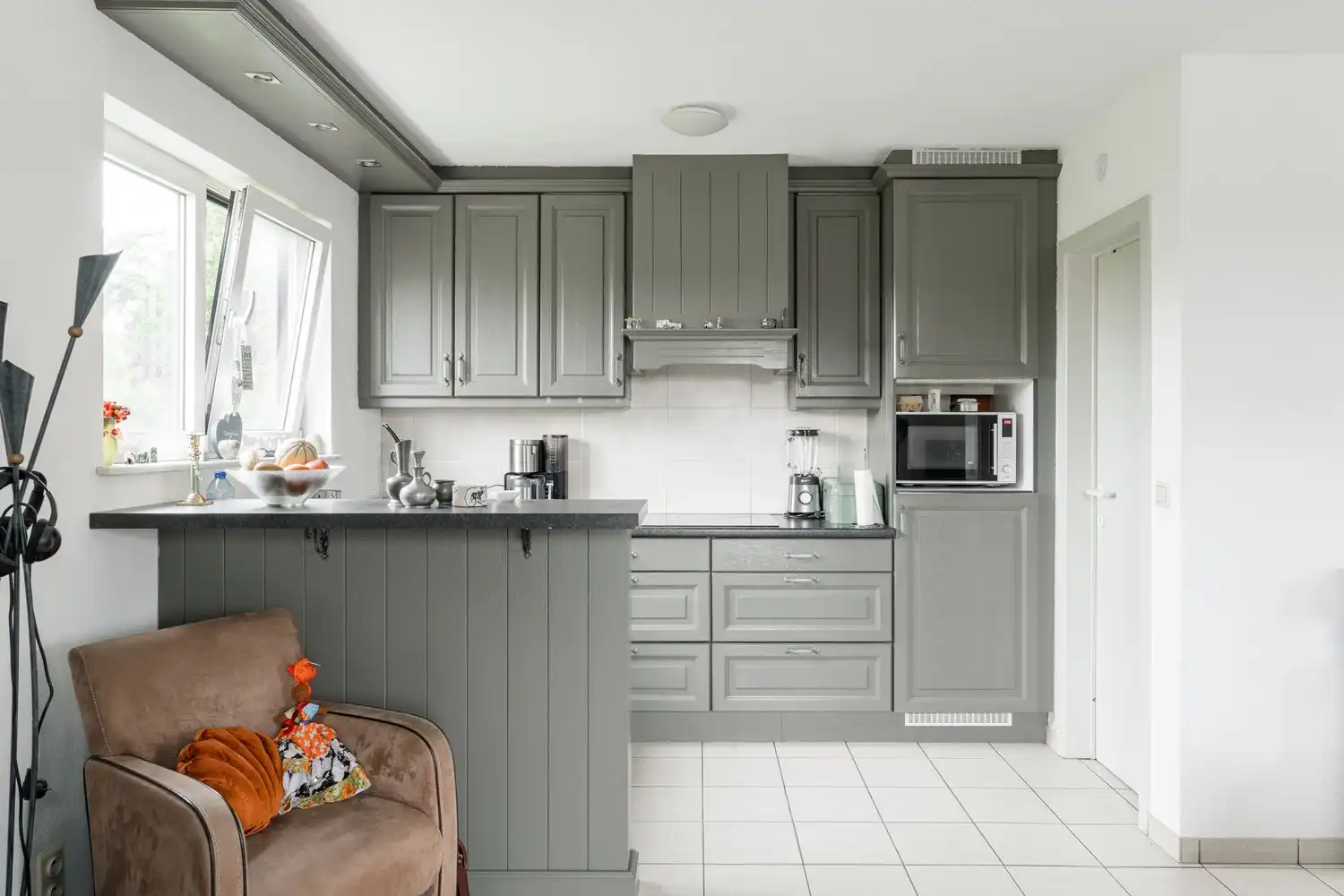 Lichtrijk instapklaar duplexappartement met 2 slaapkamers en ondergrondse parking foto 8