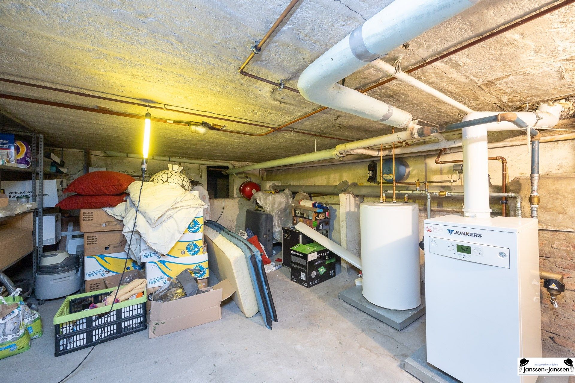 Ruime woning met 4 slaapkamers in een gezellige wijk in Merksem! foto 25
