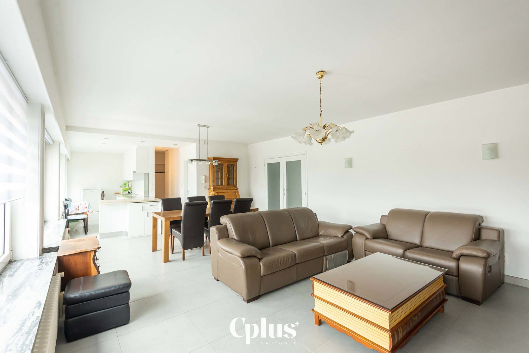 Ruim en lichtrijk appartement - te huur foto {{pictureIndex}}