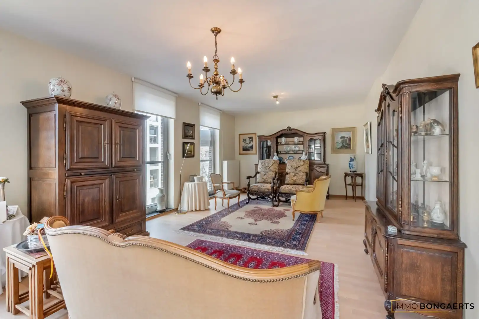 Ruim appartement met zicht op het stadsplein in het centrum van Genk foto 8