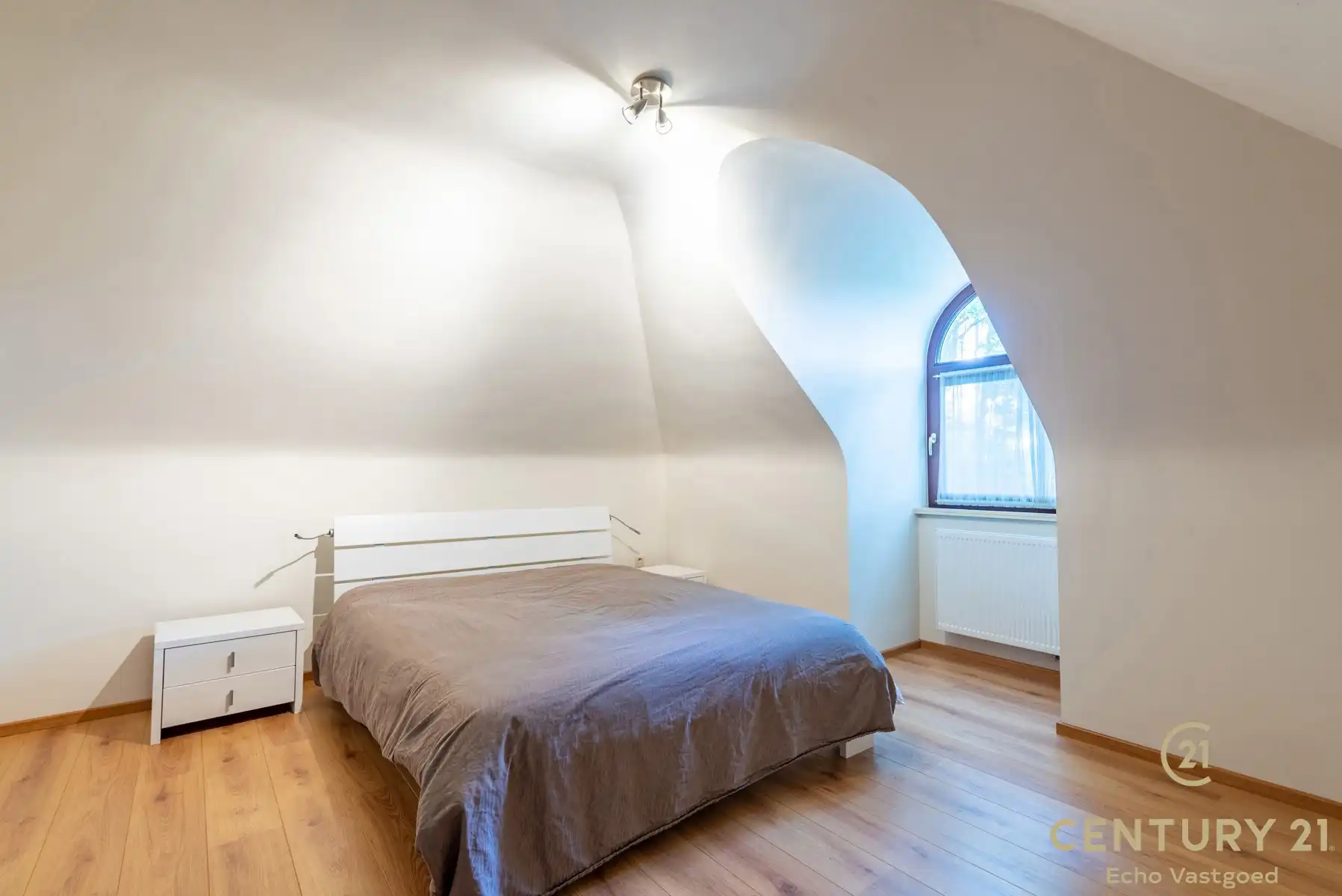 Riante villa met 5 slaapkamers, 4 badkamers en binnenzwembad foto 15