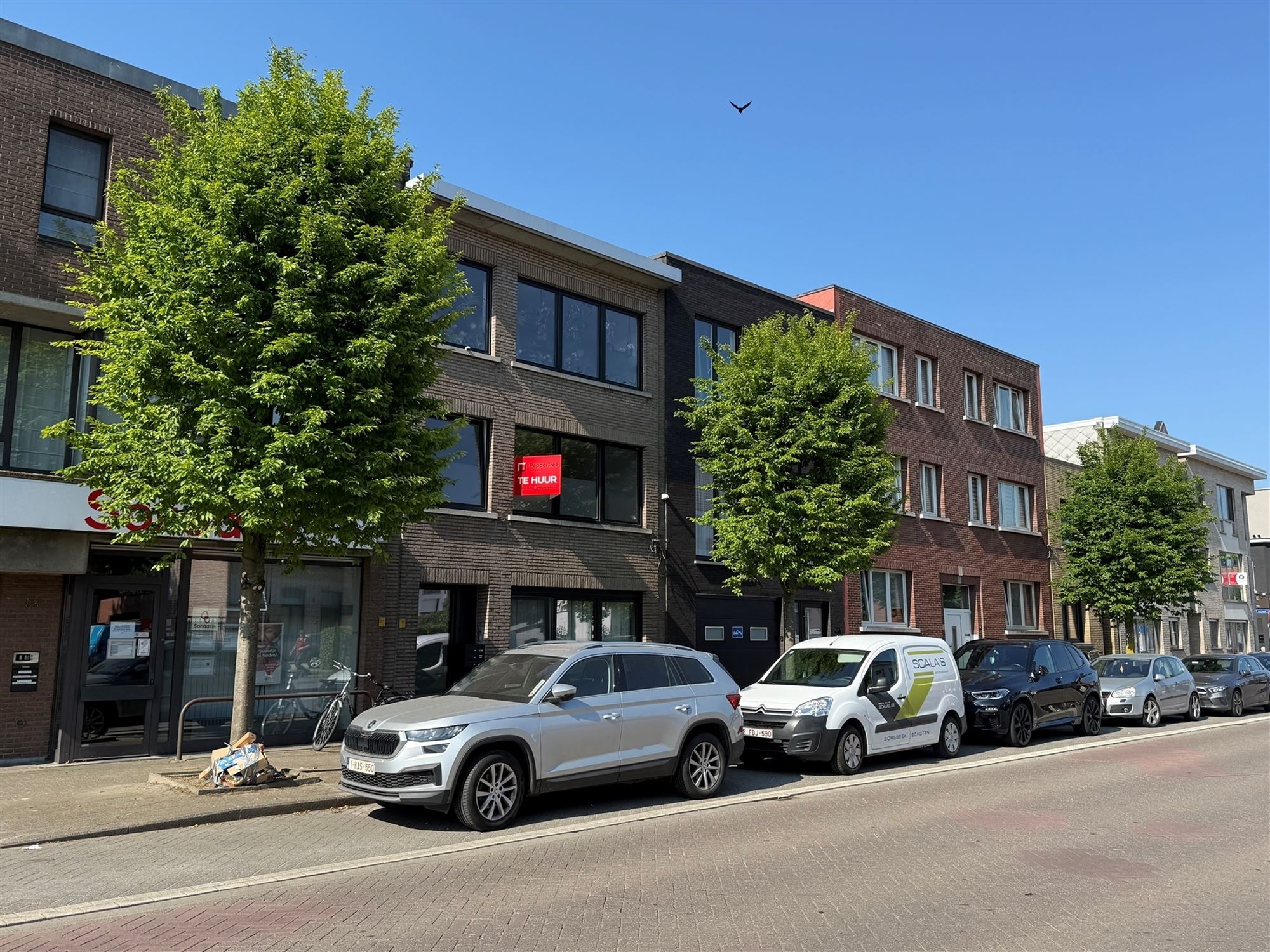 Gerenoveerd 2 slaapkamer app + terras foto 11