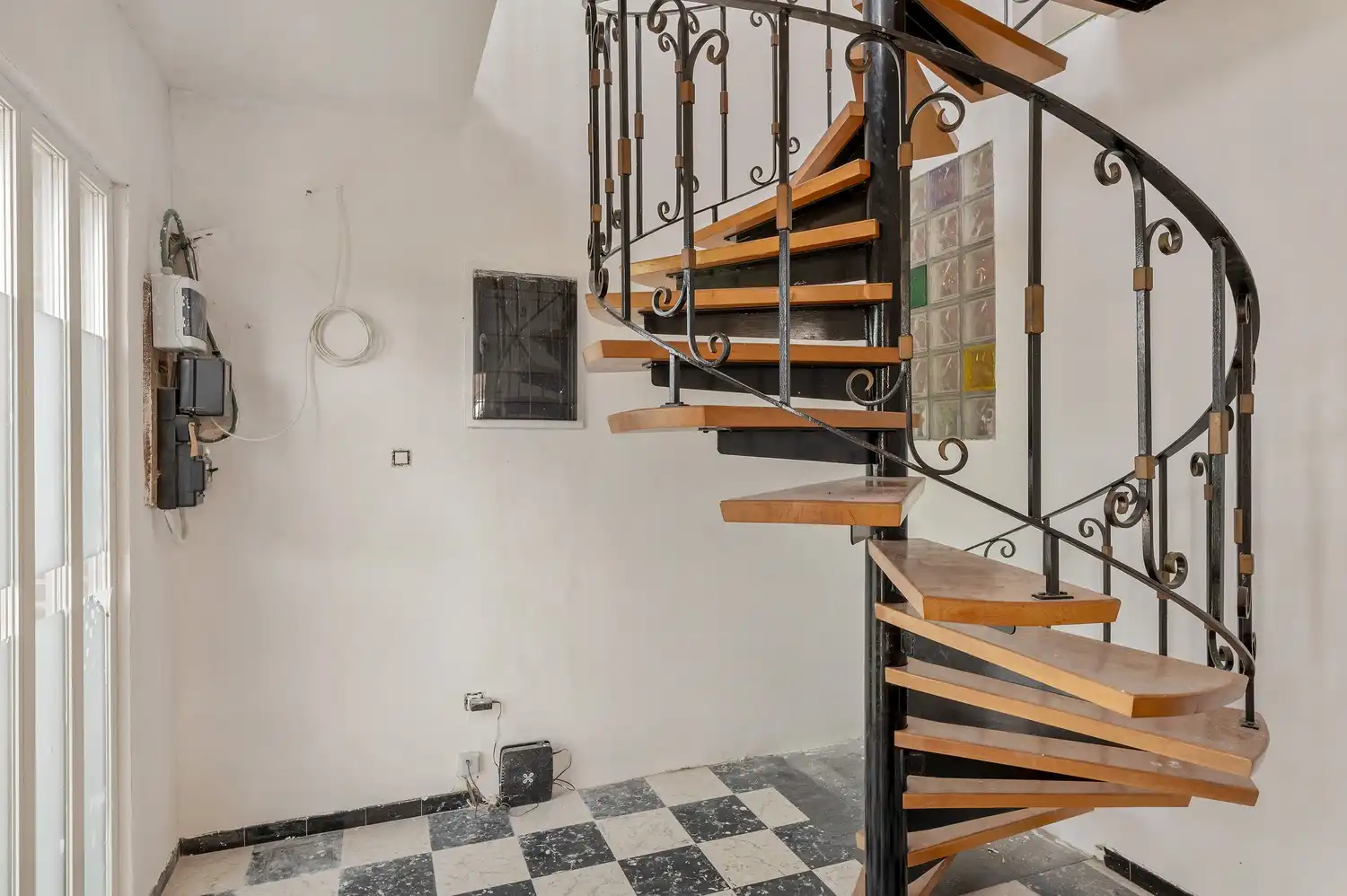 DEELS GERENOVEERDE WONING IN EEN RUSTIGE STRAAT foto 3