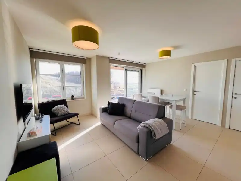 Luxueus appartement met breed terras en zijdelings zeezicht foto 7