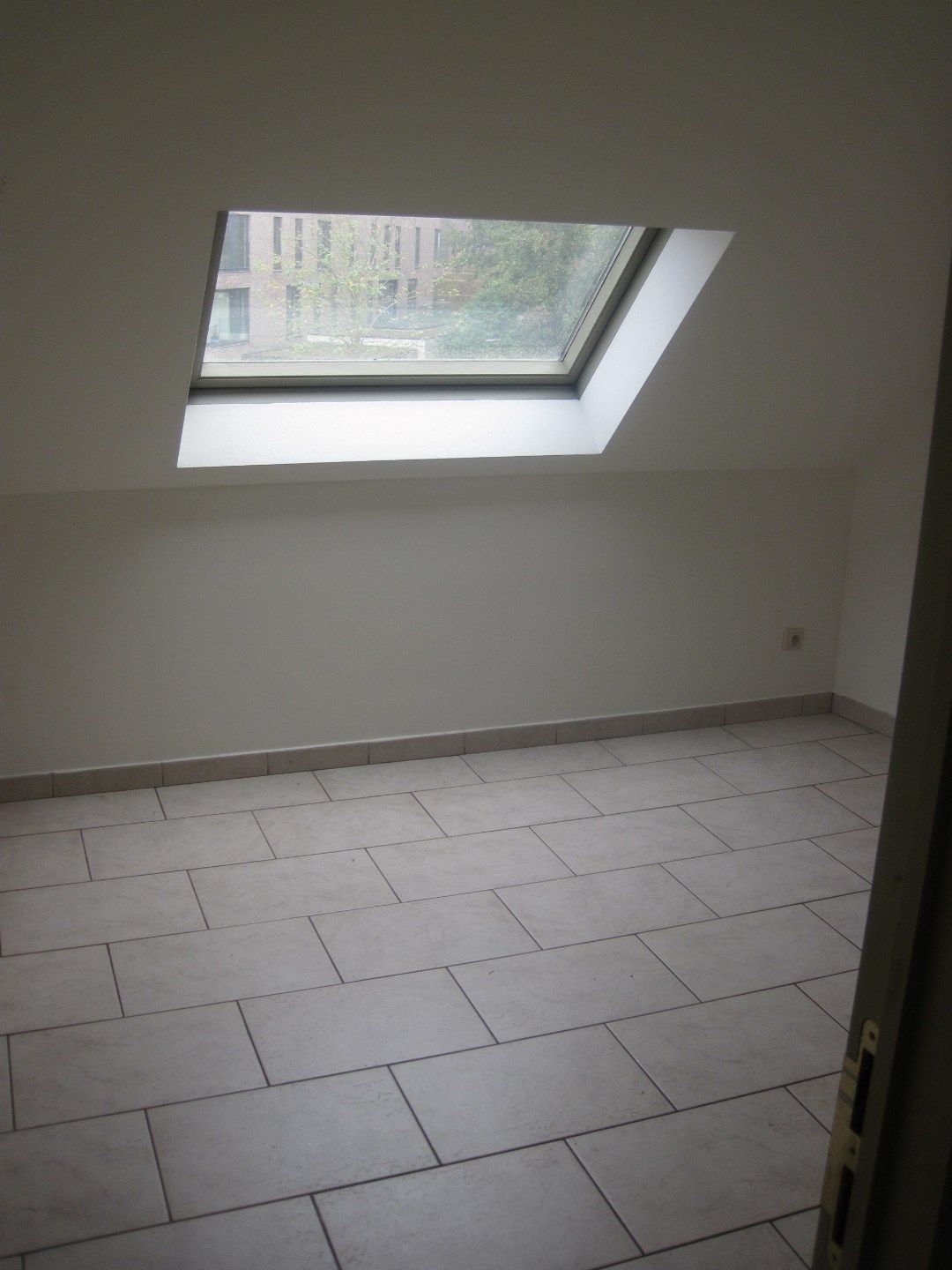 Bijzonder ruim appartement in hartje Kruishoutem. foto 18