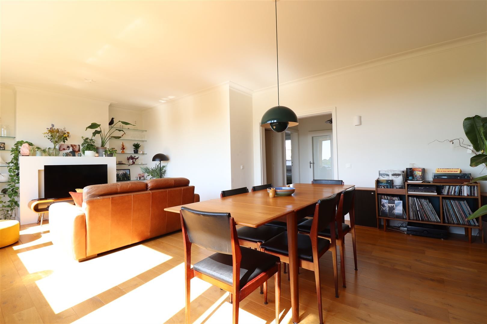 Zonnig tweeslaapkamer-appartement in de Expowijk foto 3