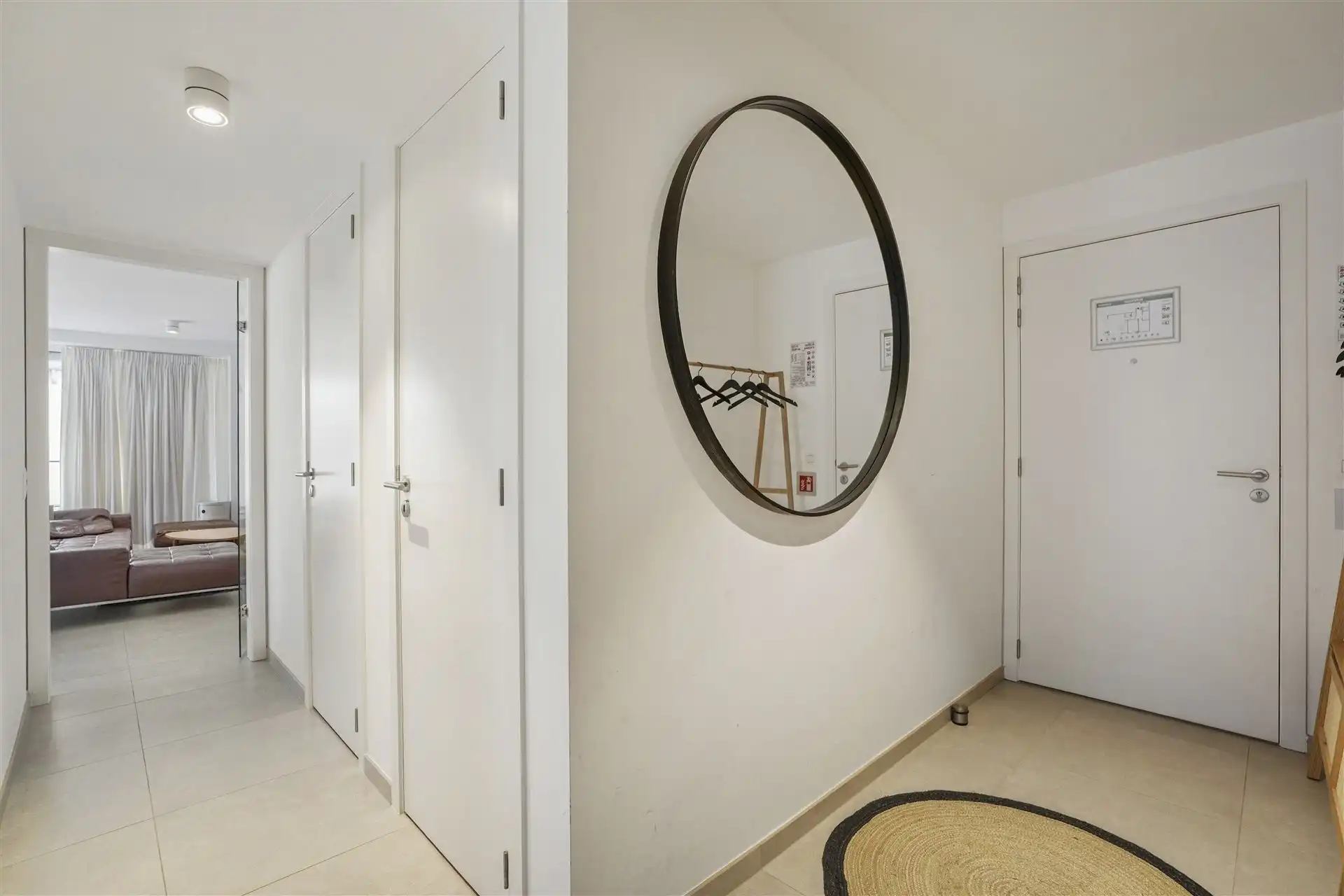 INSTAPKLAAR / RECENT GEBOUW  foto 20