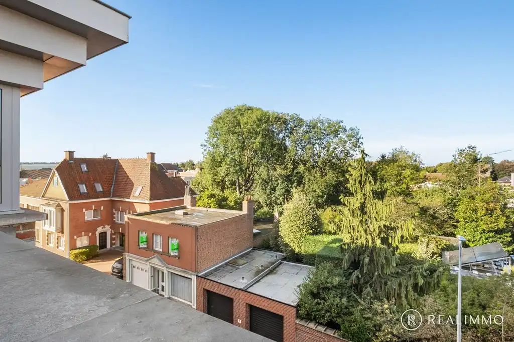 Ruim appartement met 3 slaapkamers én garage in het hartje Zwevegem! foto 12