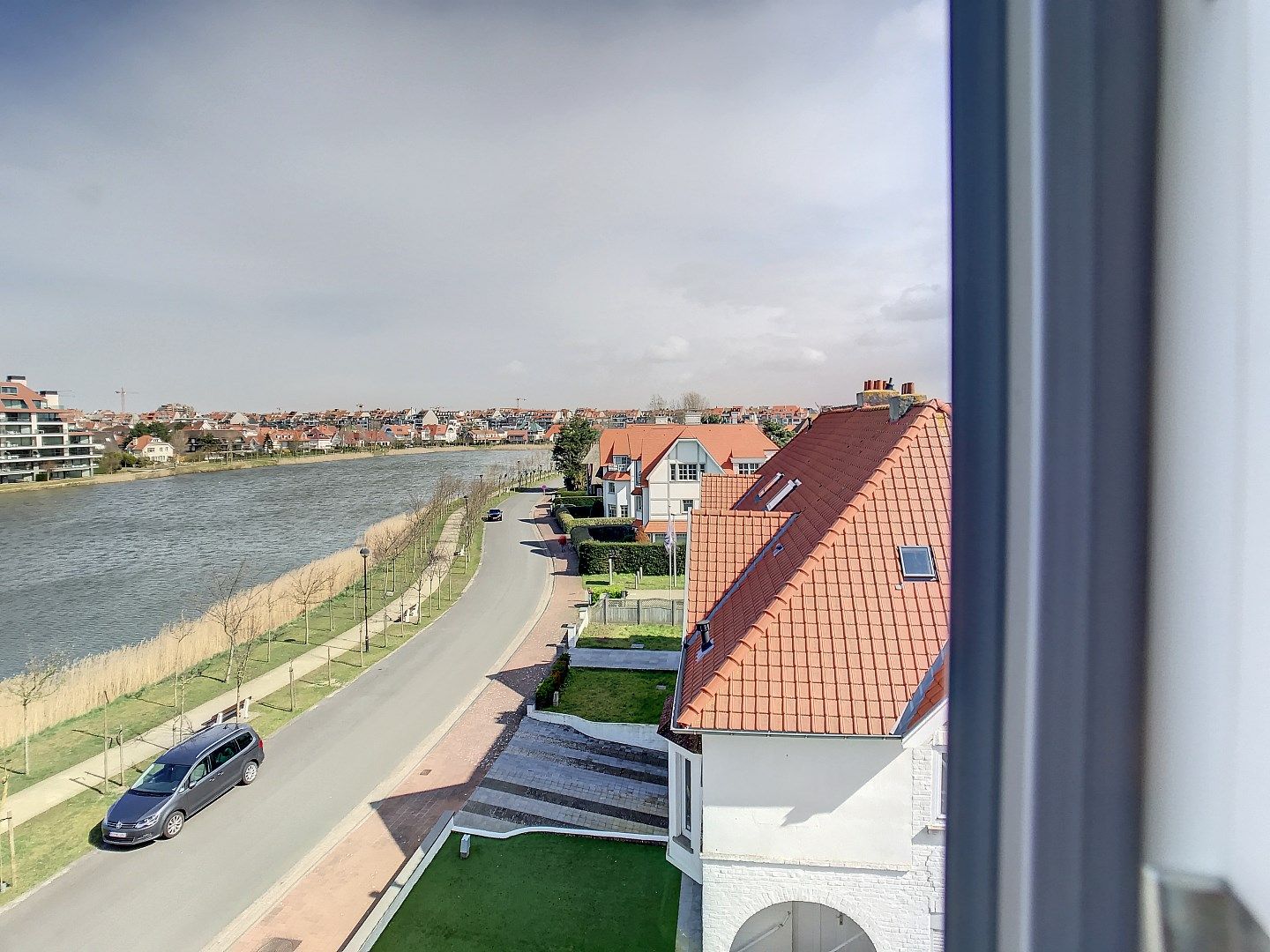 Gerenoveerd hoekappartement met mooi zicht over het Zegemeer  foto 3