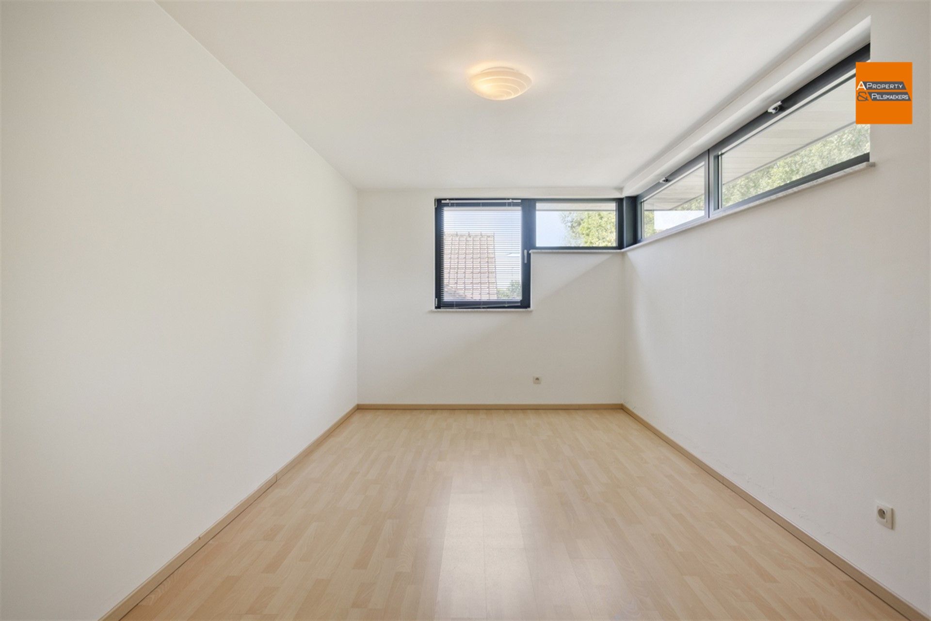 Een stijlvolle villa gelegen in een rustige straat in Kortenberg.

 foto 13
