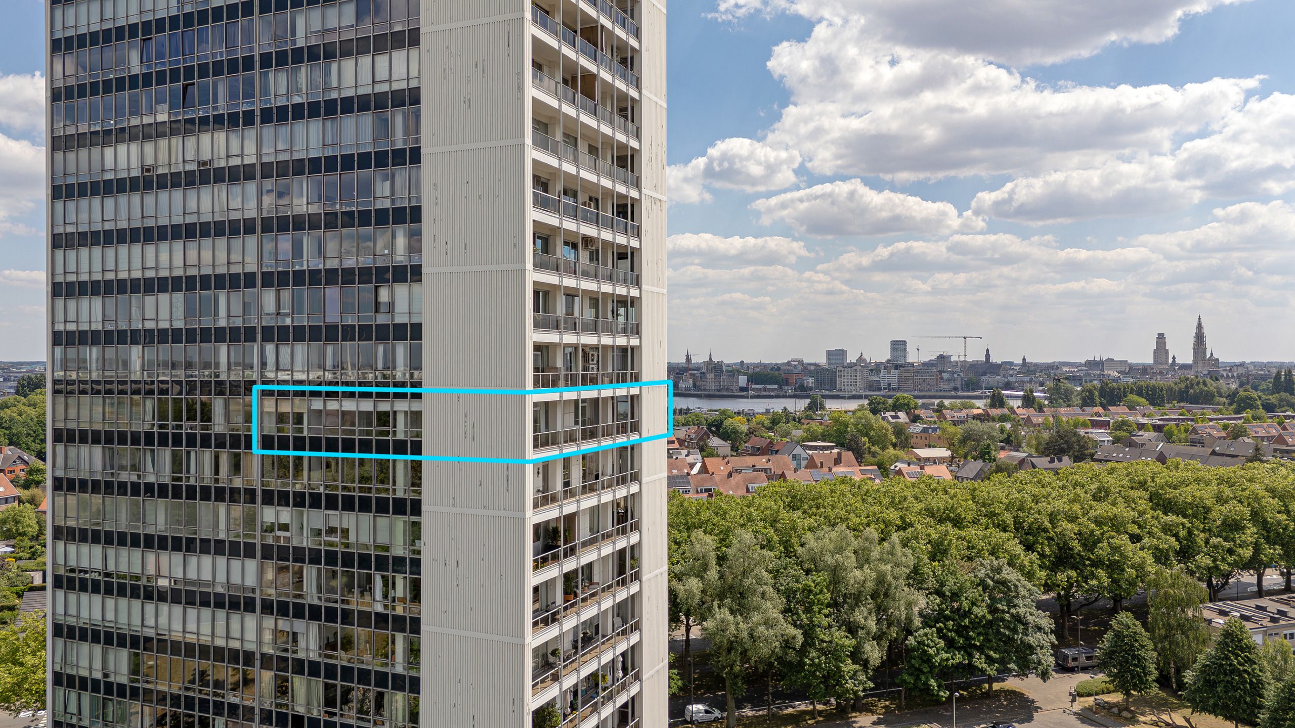 Exclusief appartement met zicht over de skyline van Antwerpen en de Schelde! foto 17