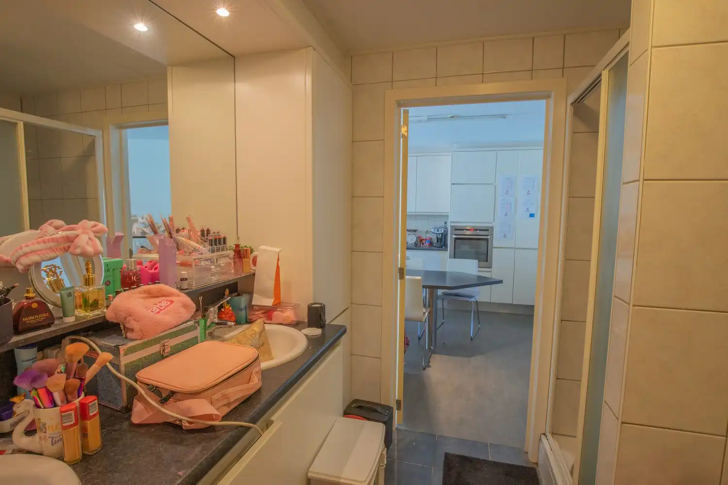 Lichtrijk gelijkvloers appartement met tuin, terras en autostaanplaats in hartje Rillaar foto 6