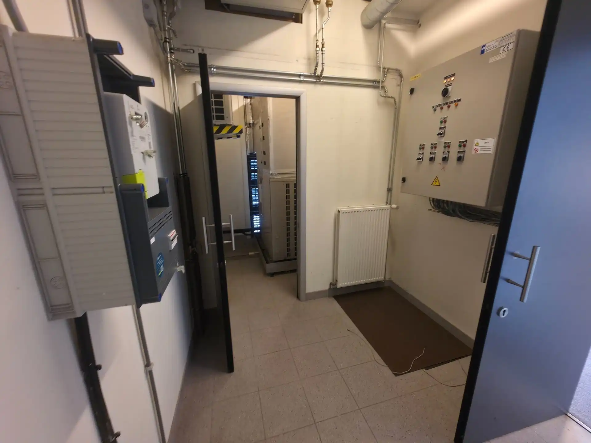 Handelspand/kantoor van 372m² in het hart van Denderhoutem foto 16