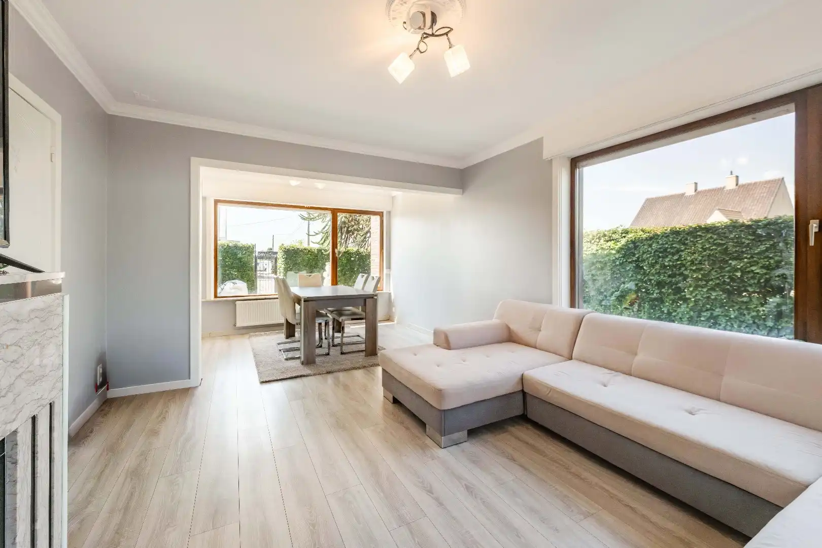 HALF OPEN BEBOUWING OP 267 m² MET GUNSTIGE LIGGING  foto 4